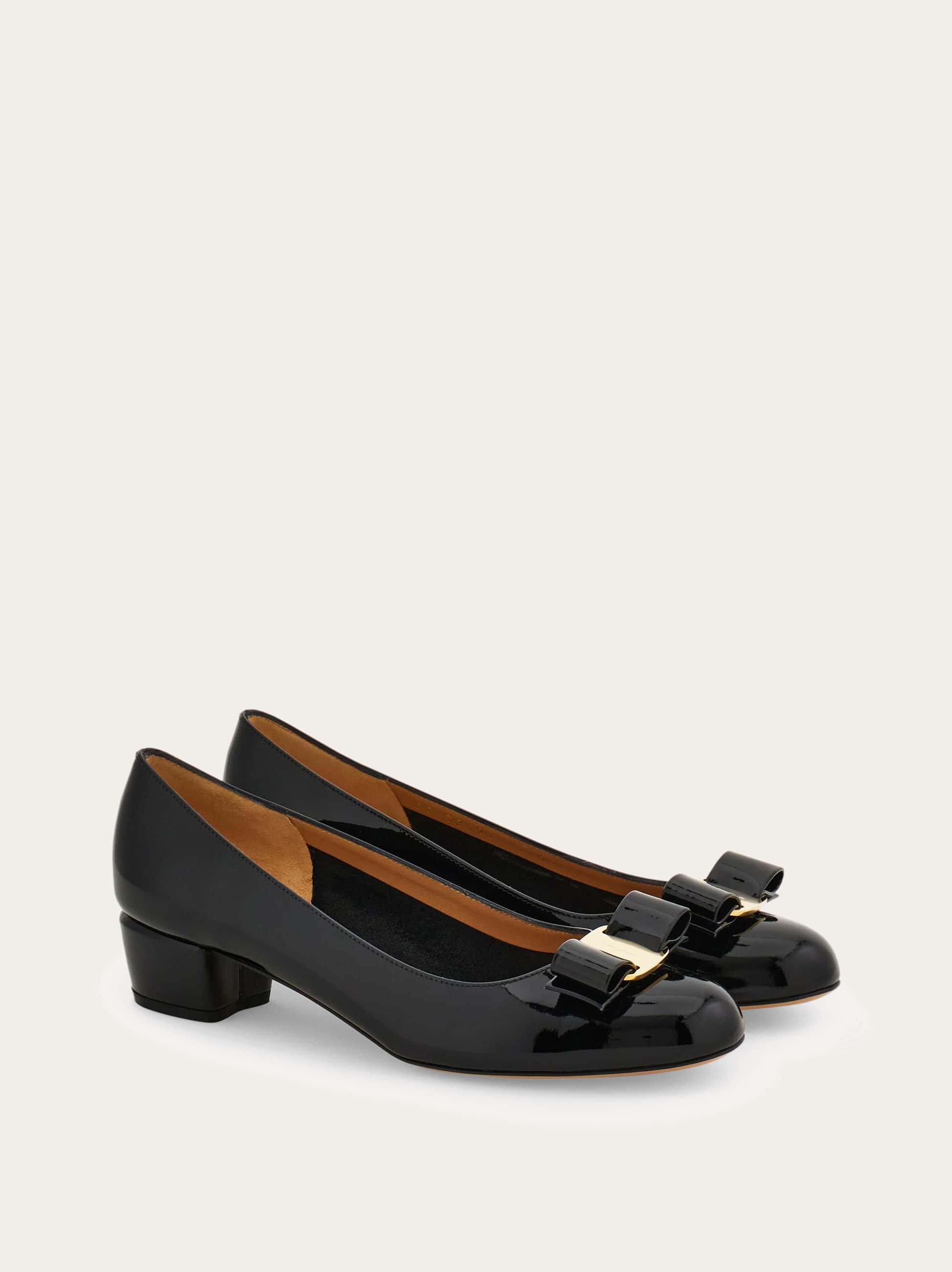  Ferragamo Damen Vara Pumps Schwarz Größe 35 