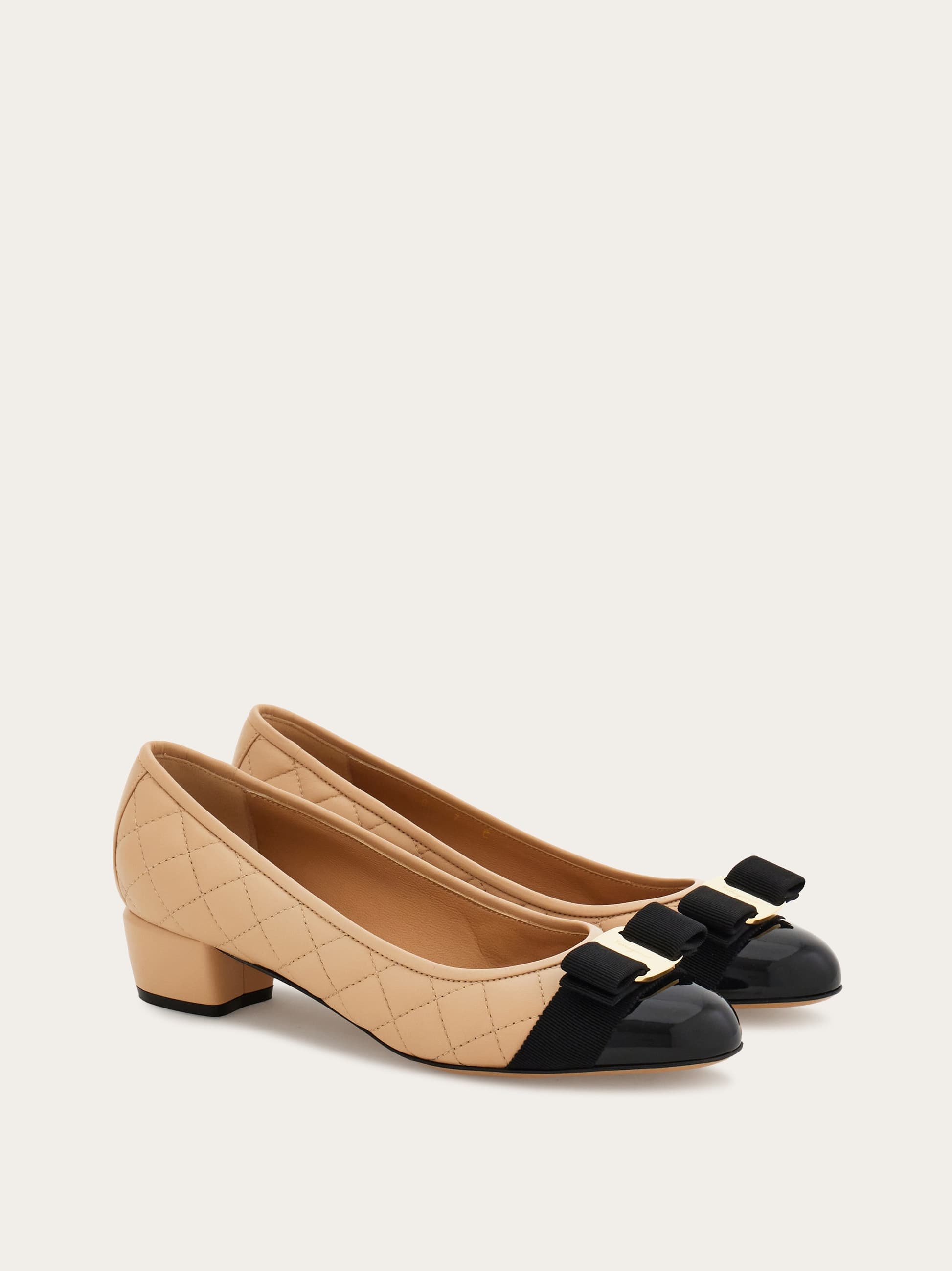  Ferragamo Damen Vara Pumps Beige Größe 36 