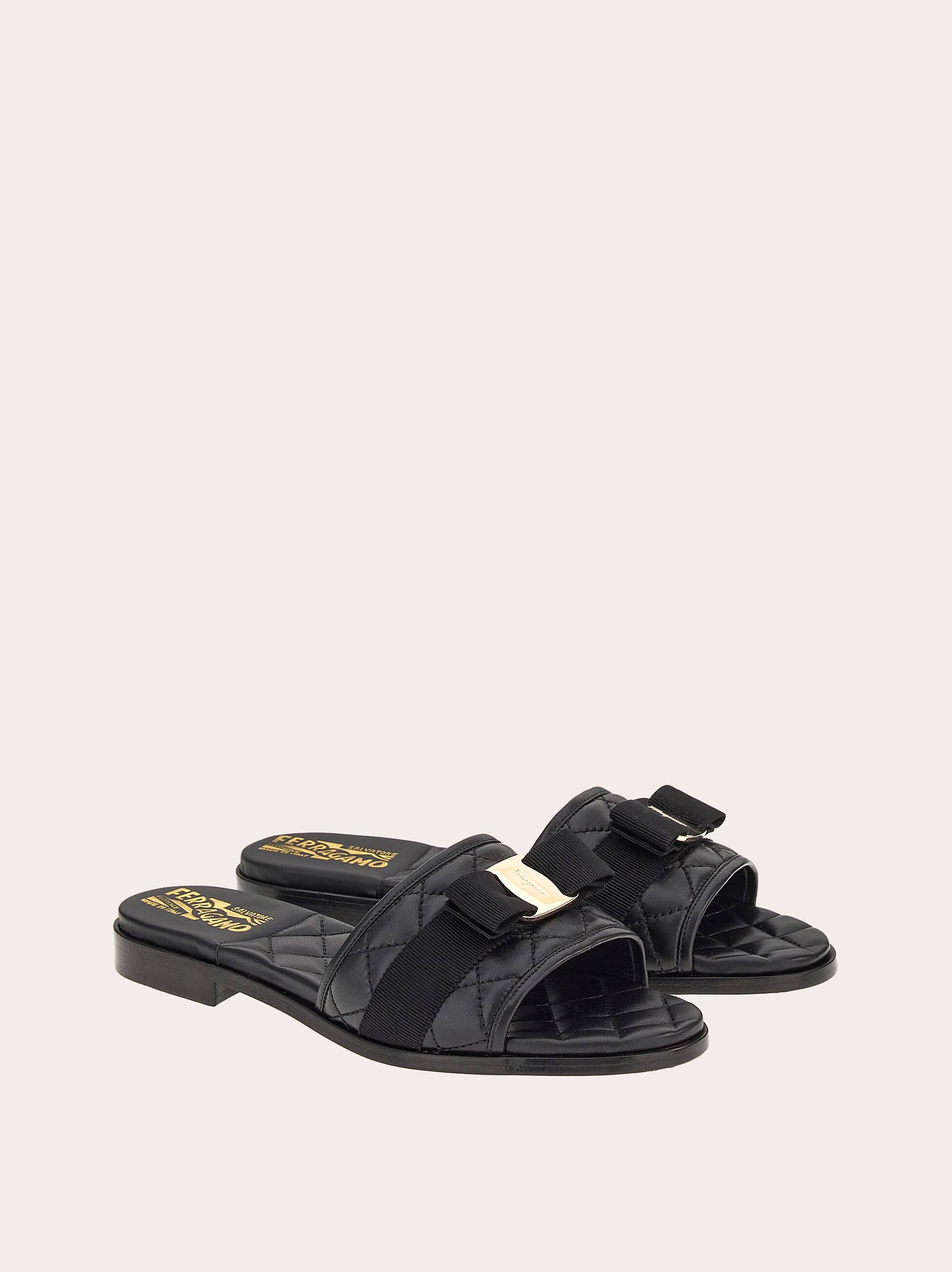 Ferragamo Love Cq Quilted Leather Flat Sandals In Black