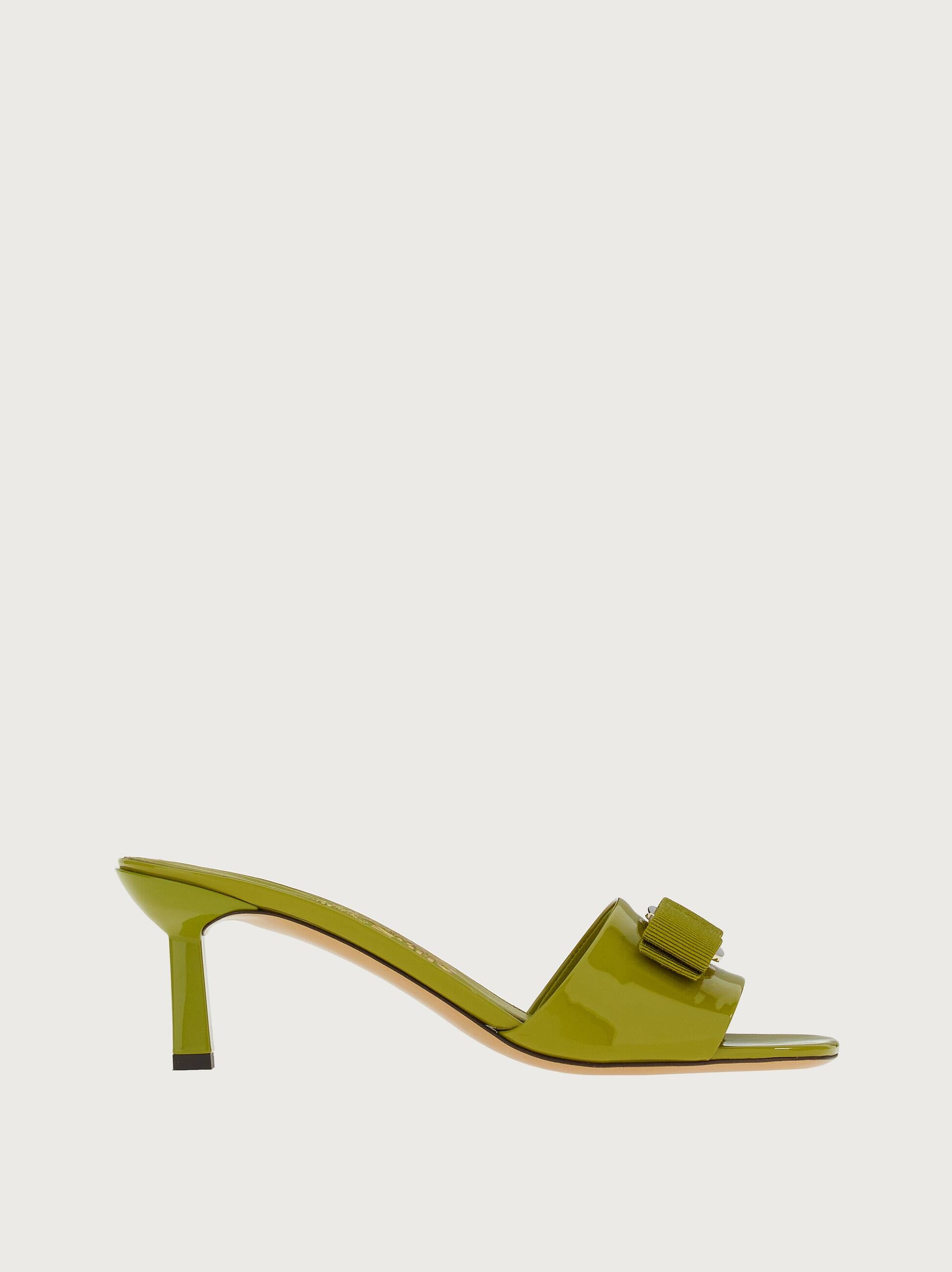 Ferragamo Glo 55 Vara Bow Patent Leather Mules In Green