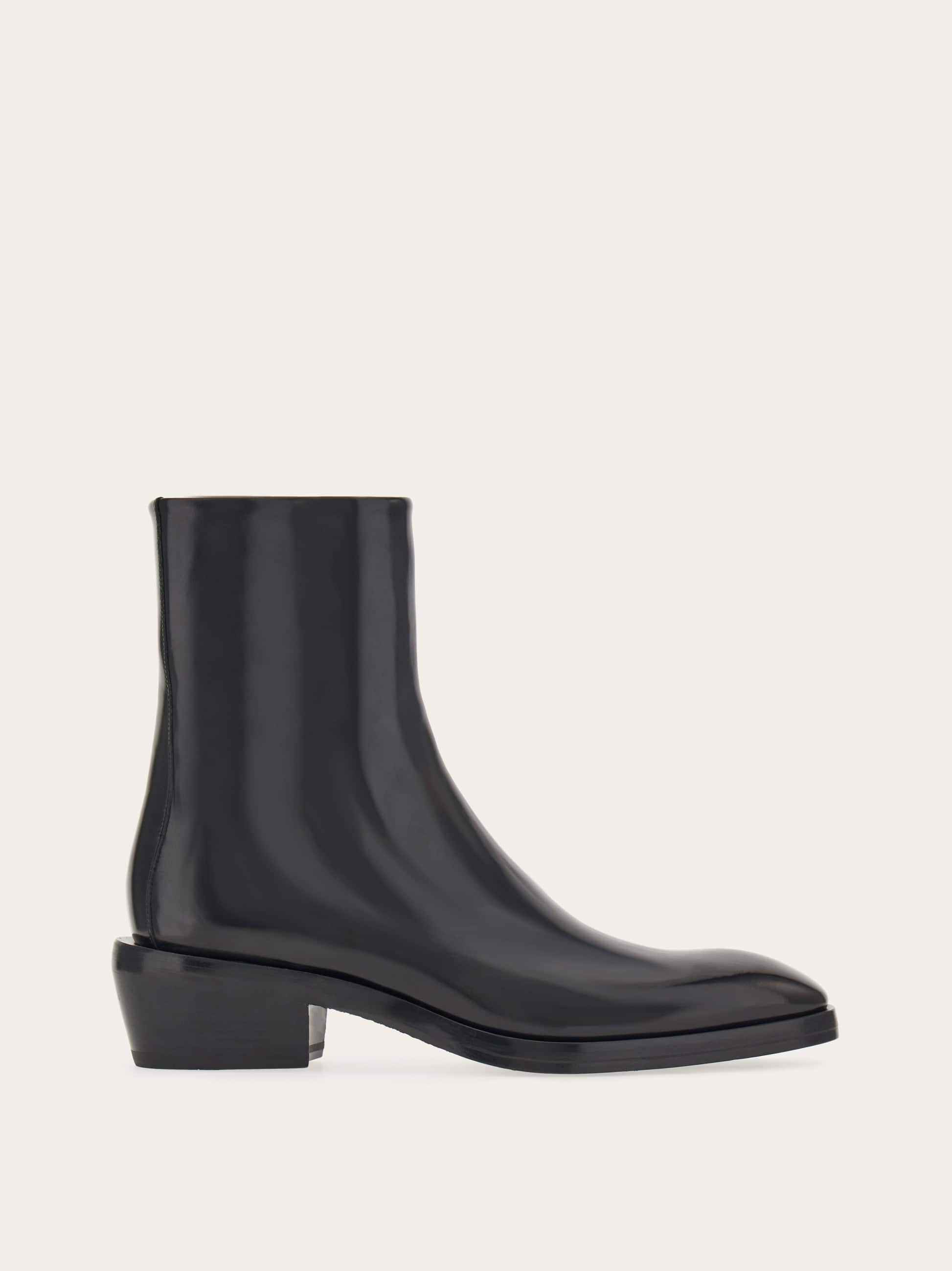 Ferragamo Squared Toe Ankle Boot In Nero