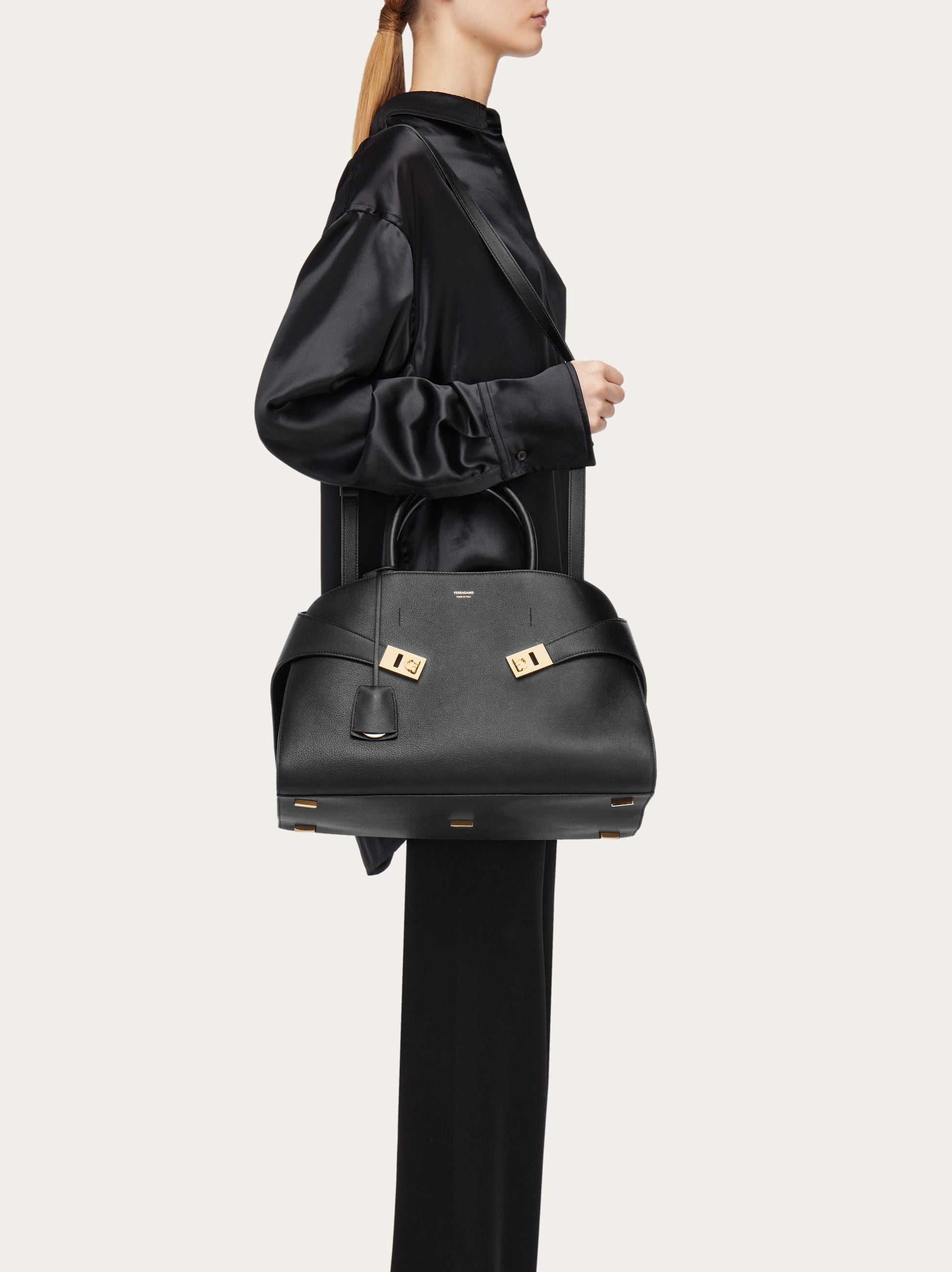  Ferragamo Damen Hug Handtasche (l) Schwarz 