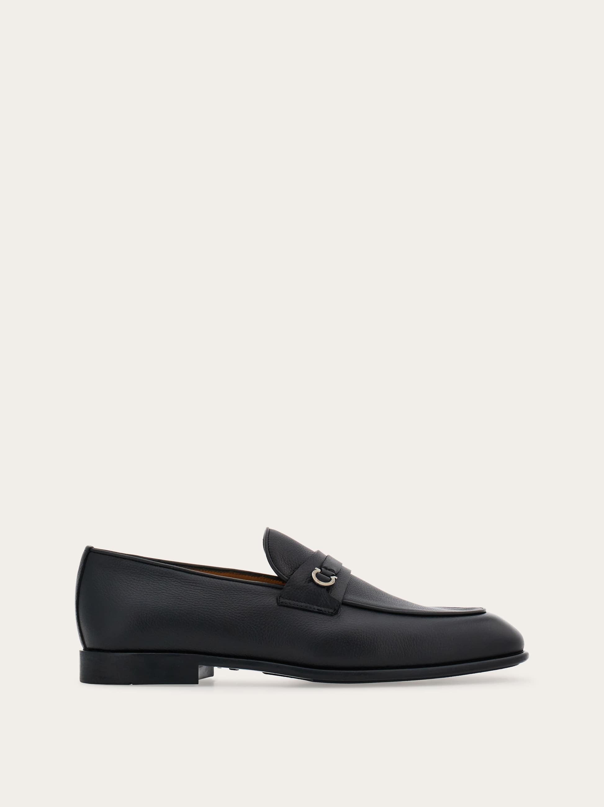 Ferragamo Uomo Mocassino con ornamento Gancini Nero Taglia 39