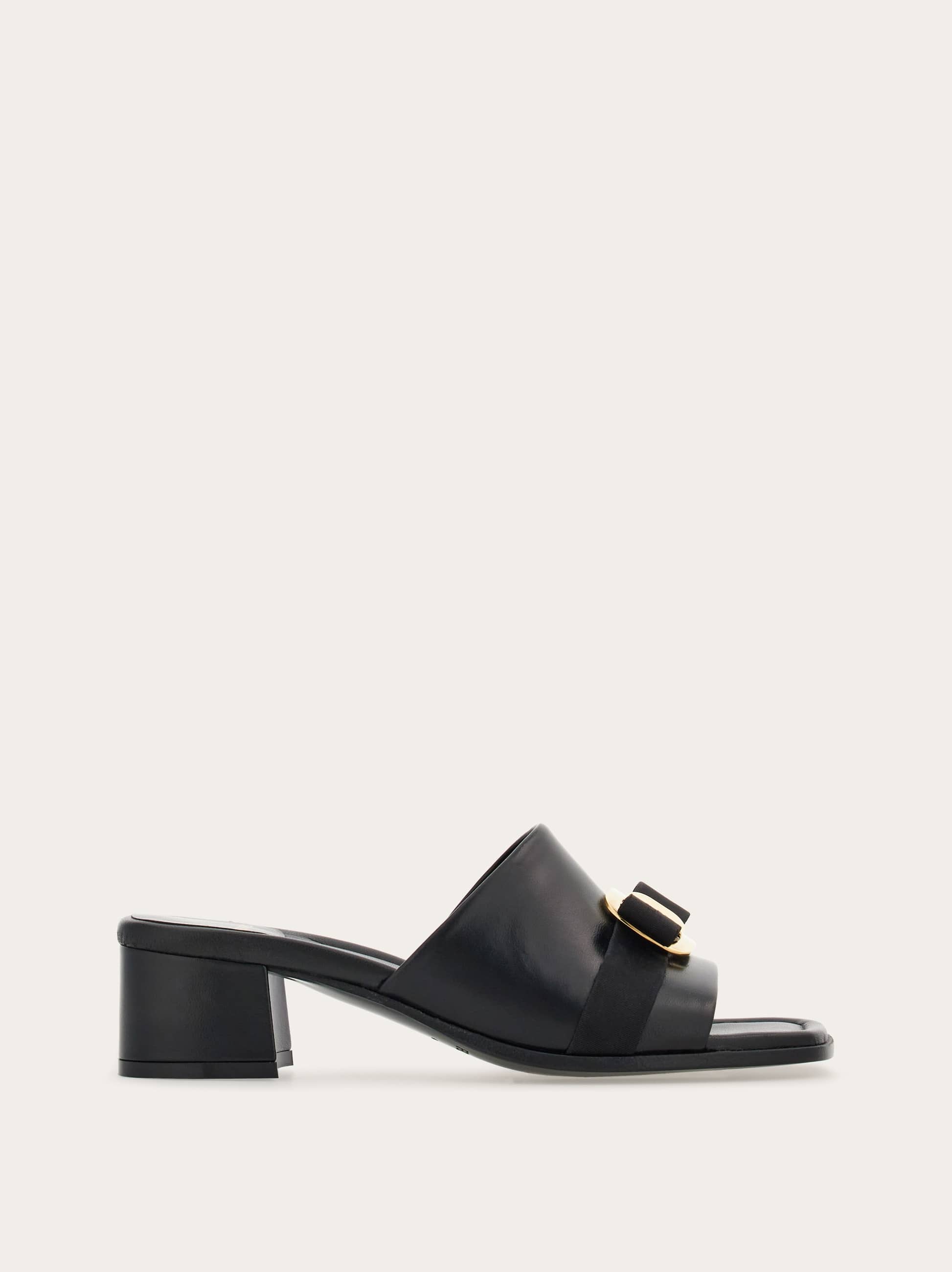 Ferragamo Vilna Leather Bow Mule Sandals In Black