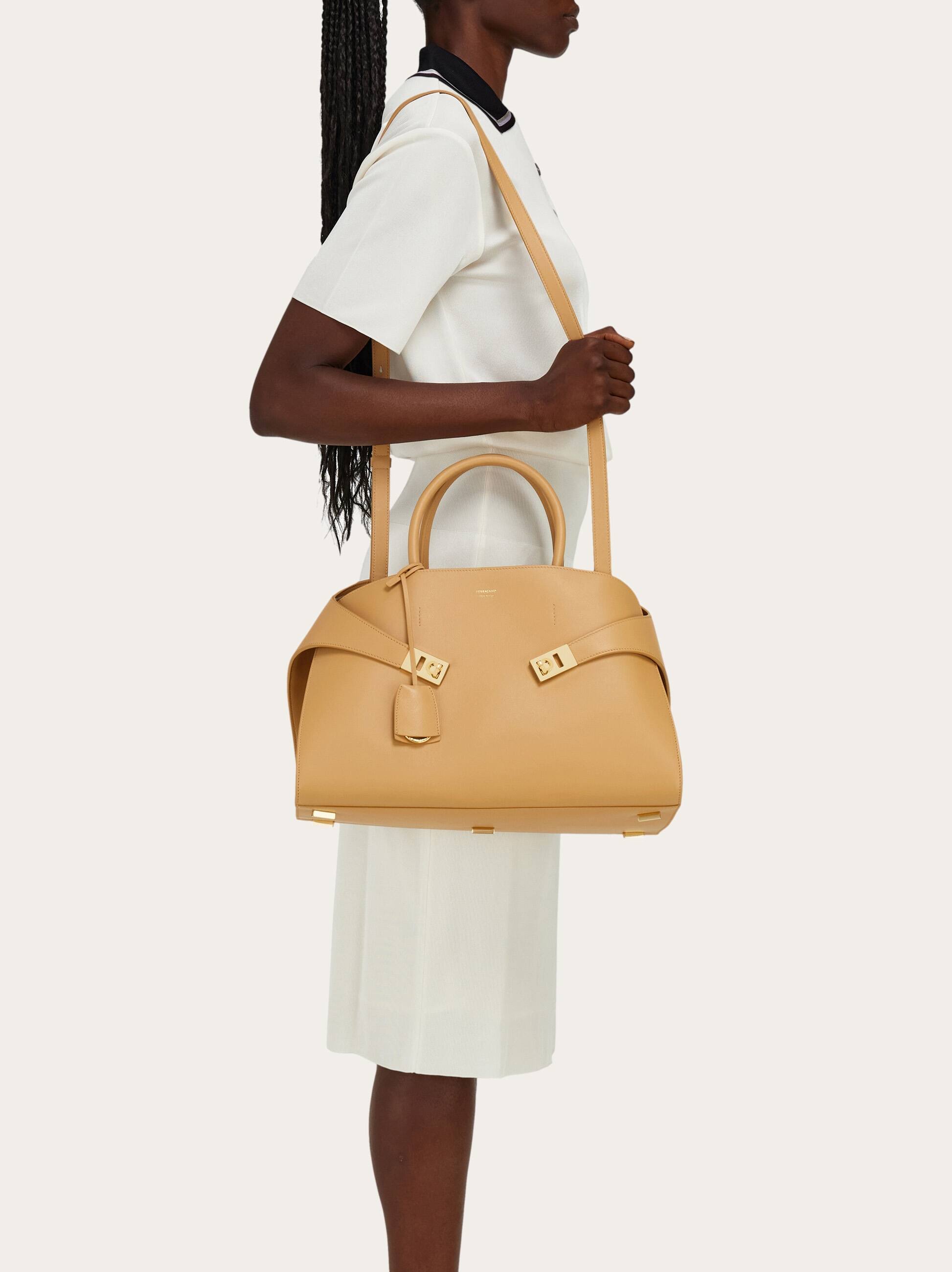  Ferragamo Damen Hug Handtasche (l) Beige 