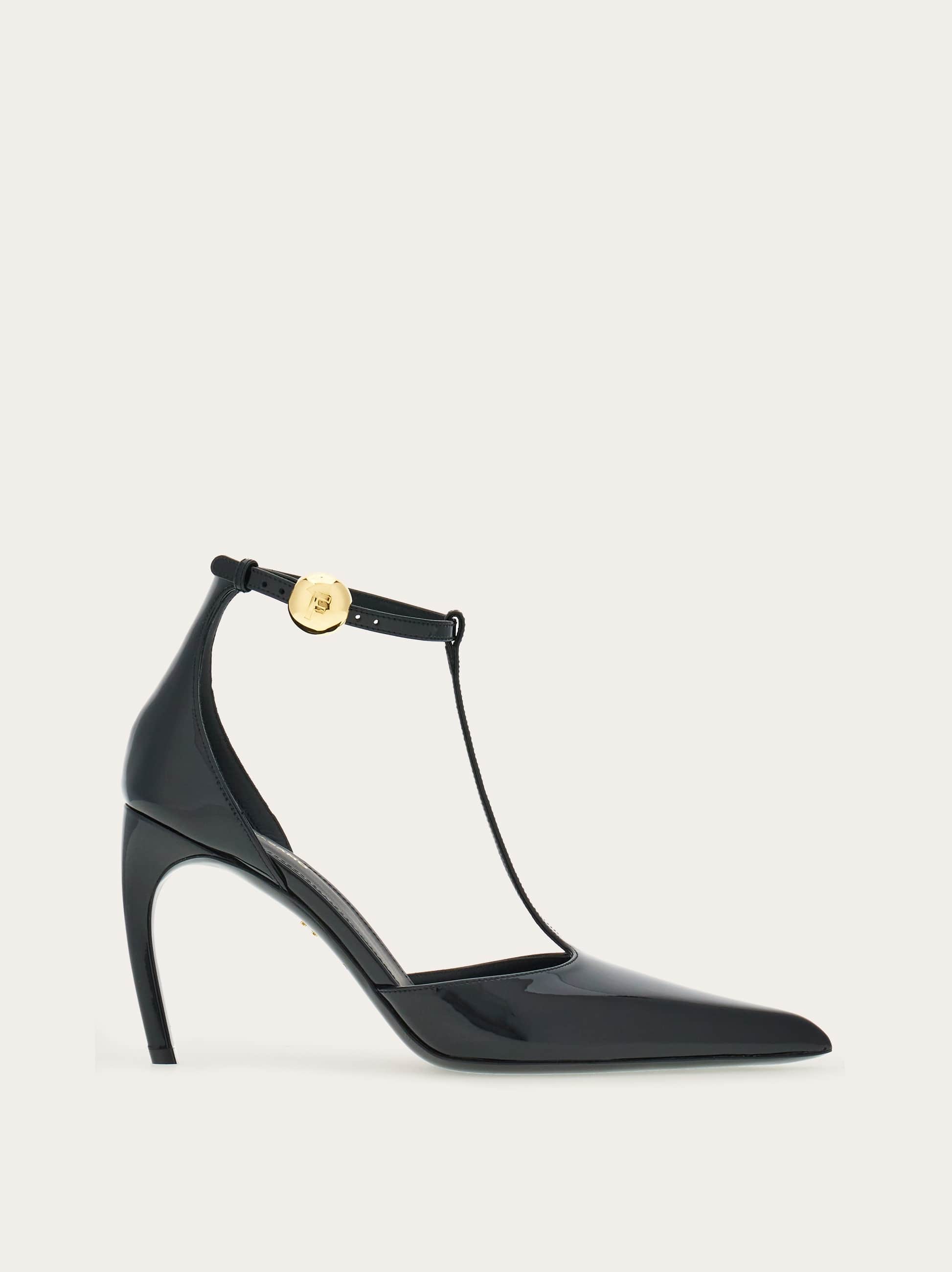 Ferragamo Lysandra 95 Patent Leather Pumps In Black