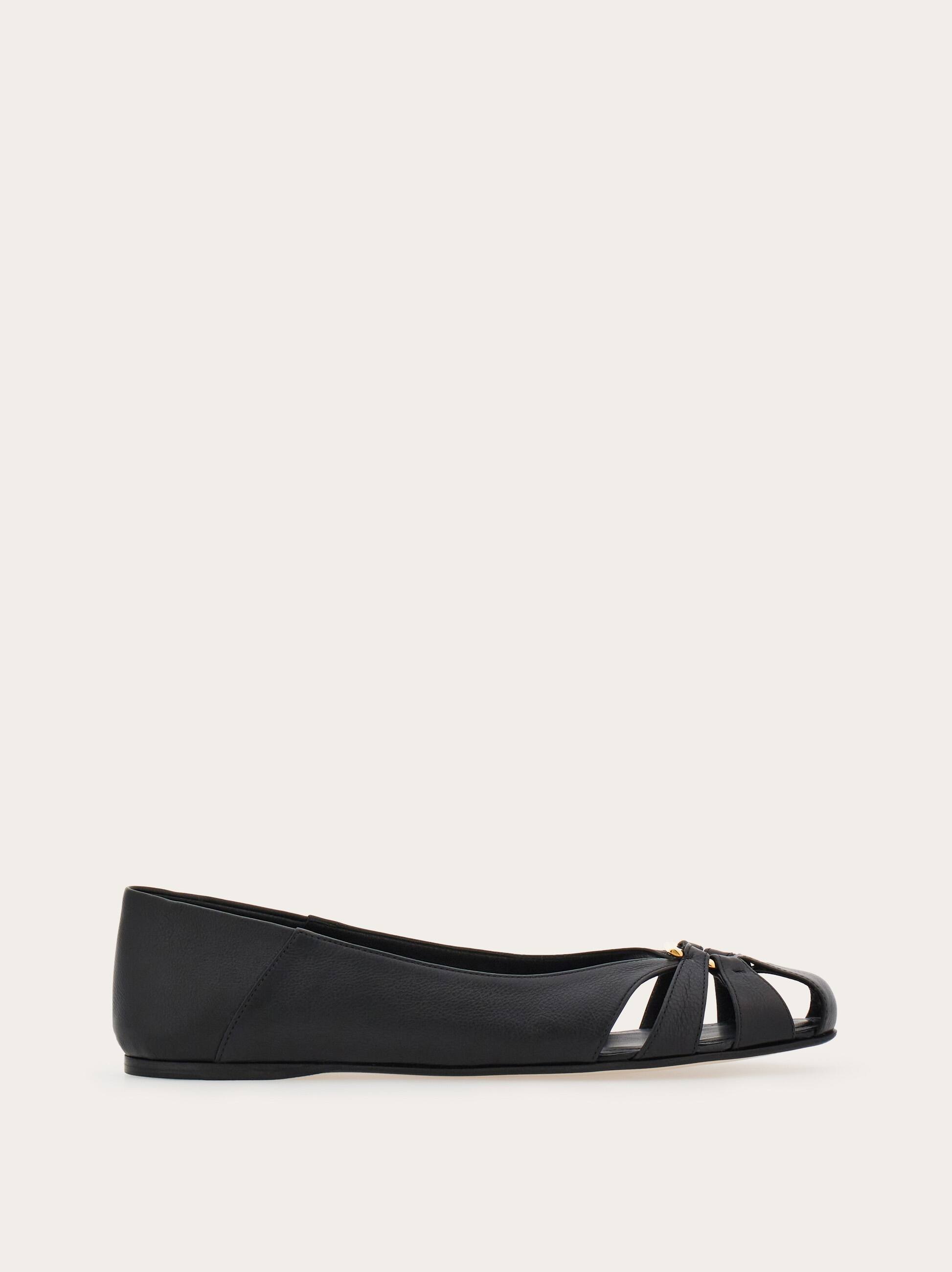 Ferragamo Stylish Ballet Flats Featuring Cut-out Design In Black