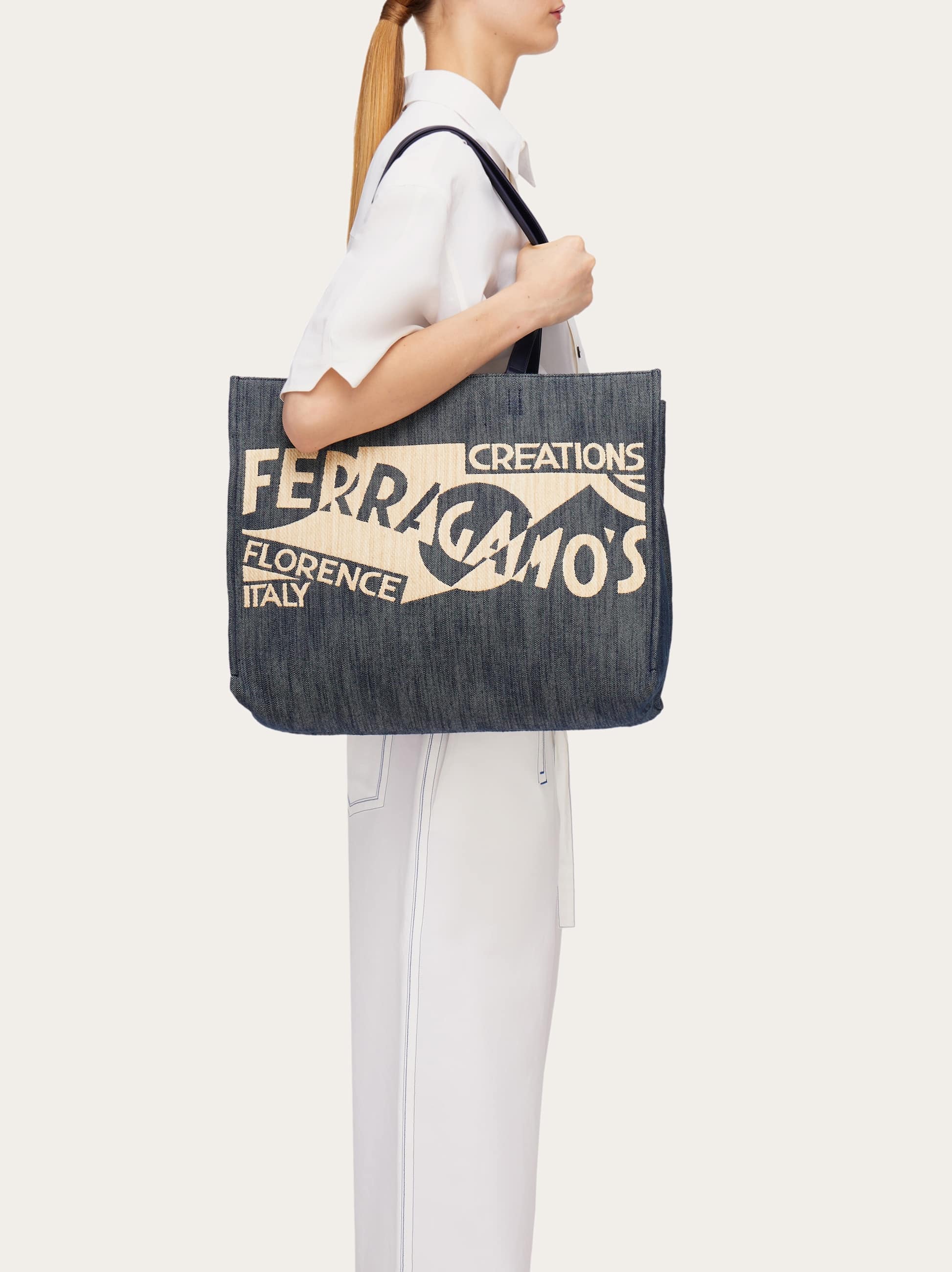  Ferragamo Damen Totebag Mit Logo (xl) Blau 