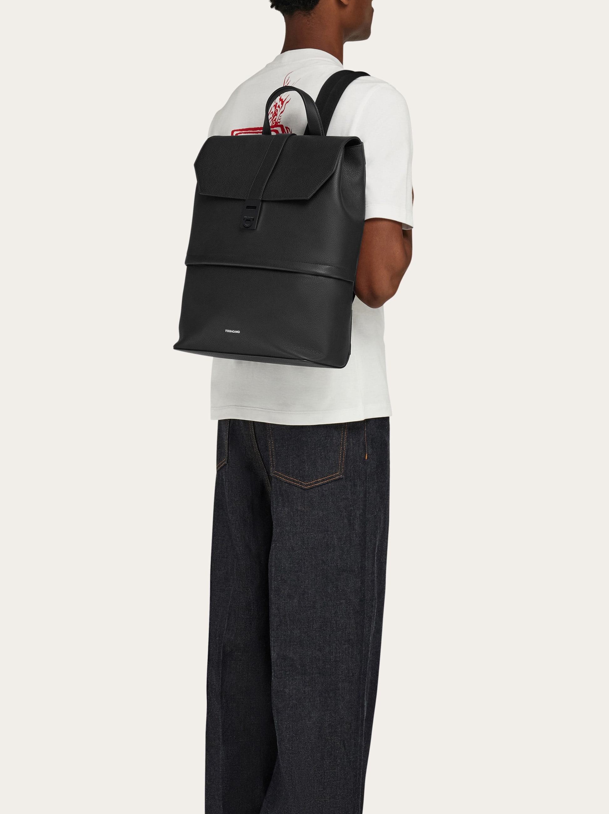  Ferragamo Men Backpack With Hug Buckle Black 