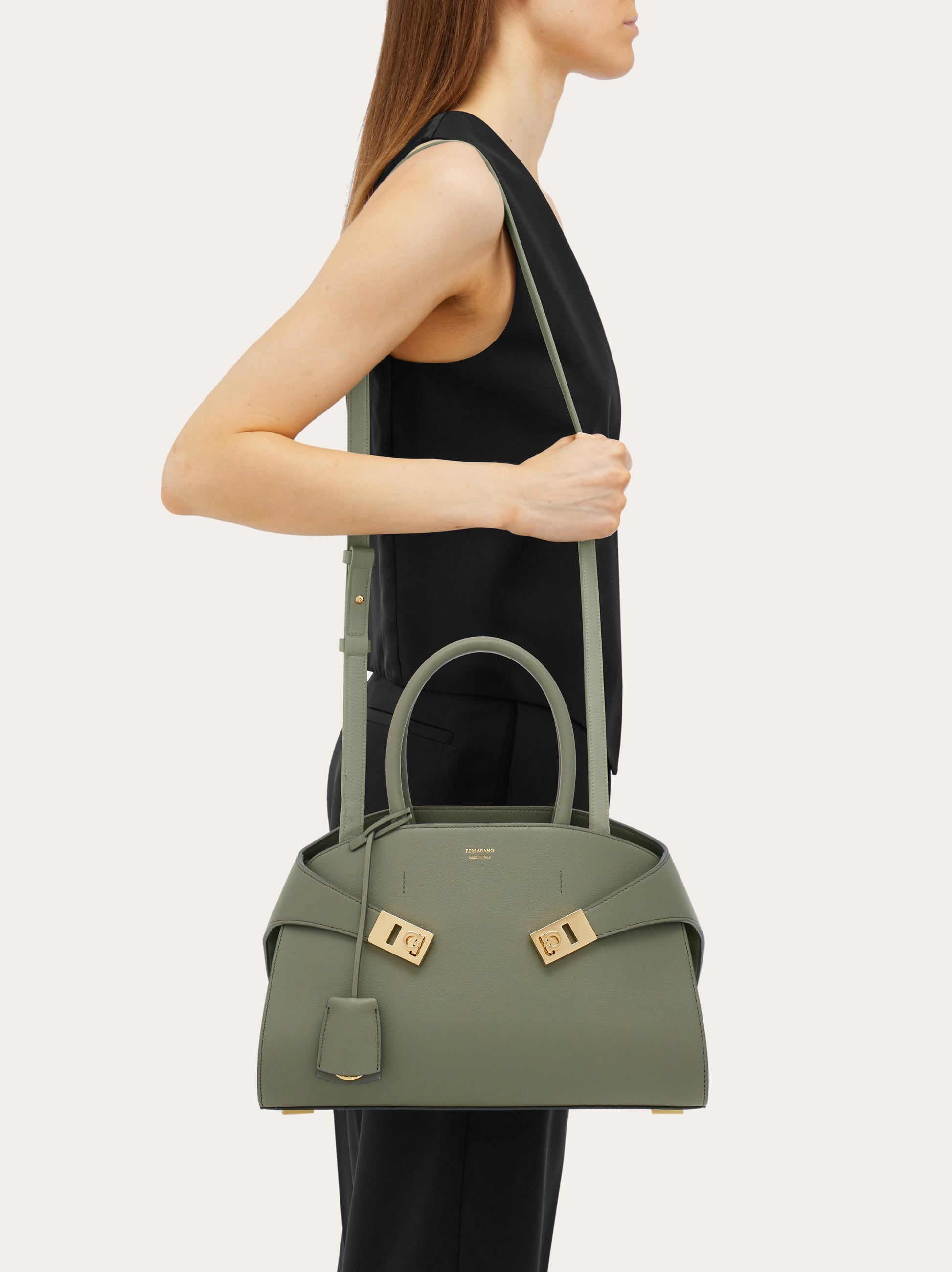  Ferragamo Damen Hug Handtasche (m) Grau 