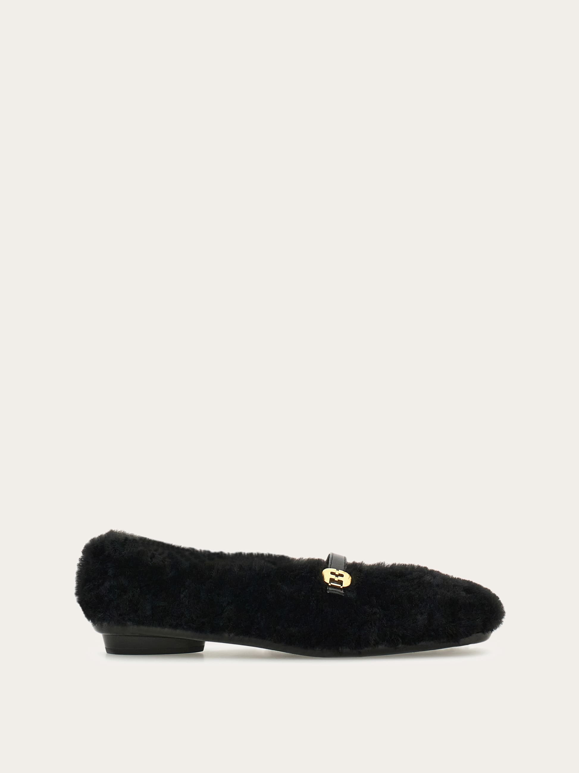Ferragamo Shearling Ballet Flats In Black