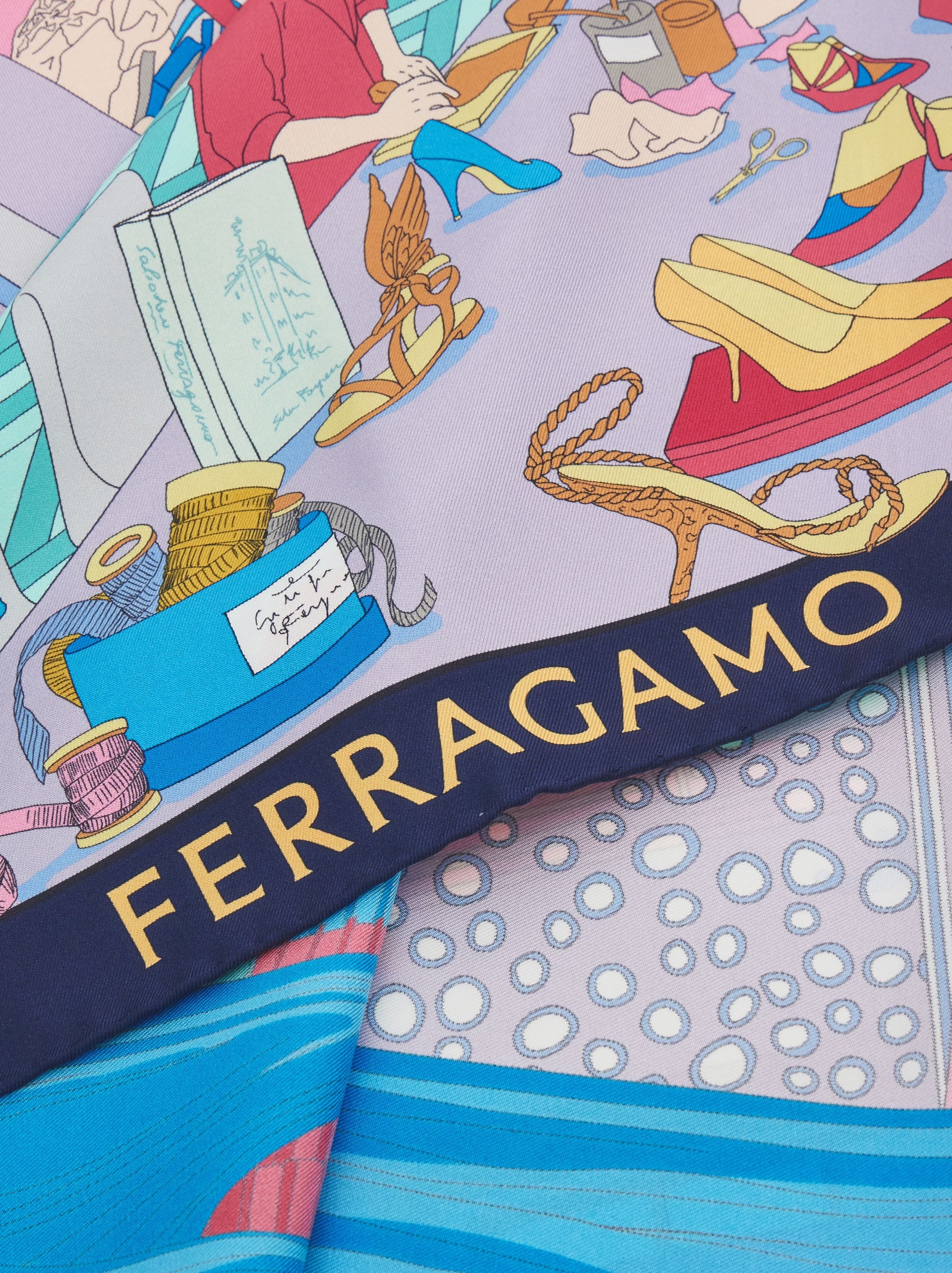  Ferragamo Damen Seidenhalstuch Mit Atelier-print Mehrfarbig 