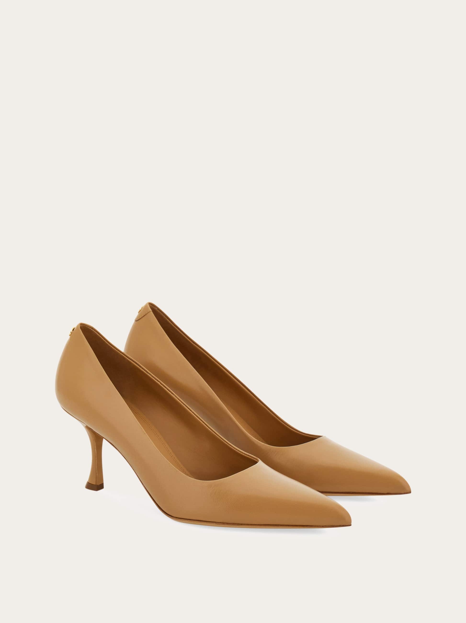 Ferragamo Pump Shoe In Beige