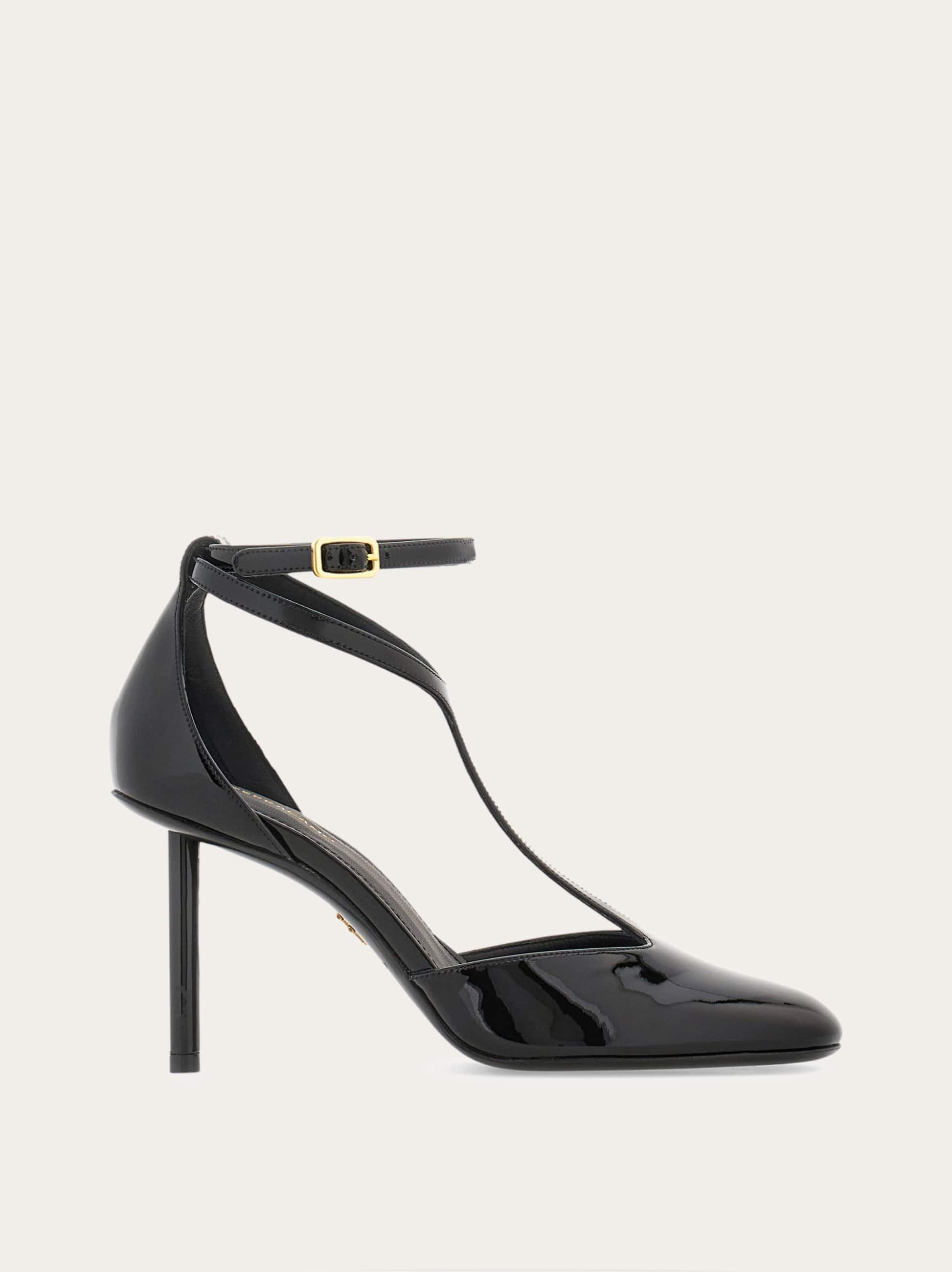 Ferragamo Lysandra 95 Patent Leather Pumps In Black