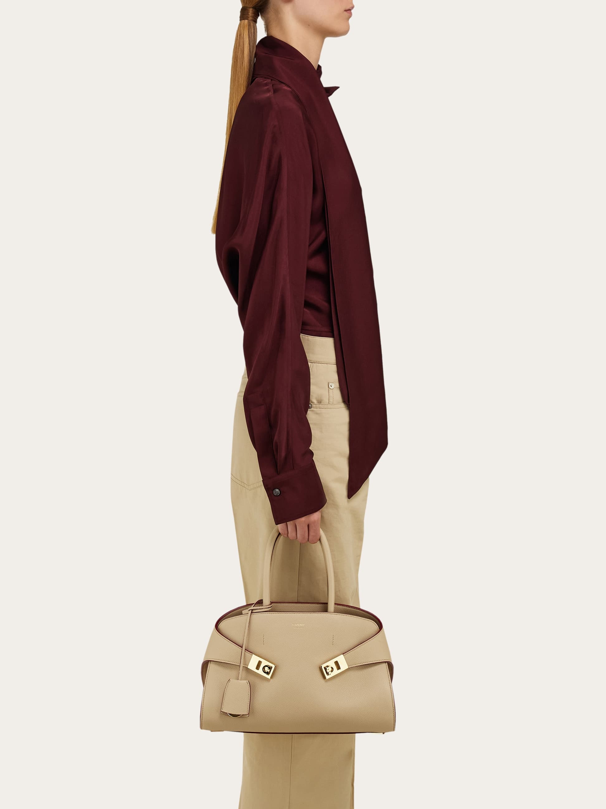 Ferragamo Bolso Top Handle S Beige Vivos Granate In Stone