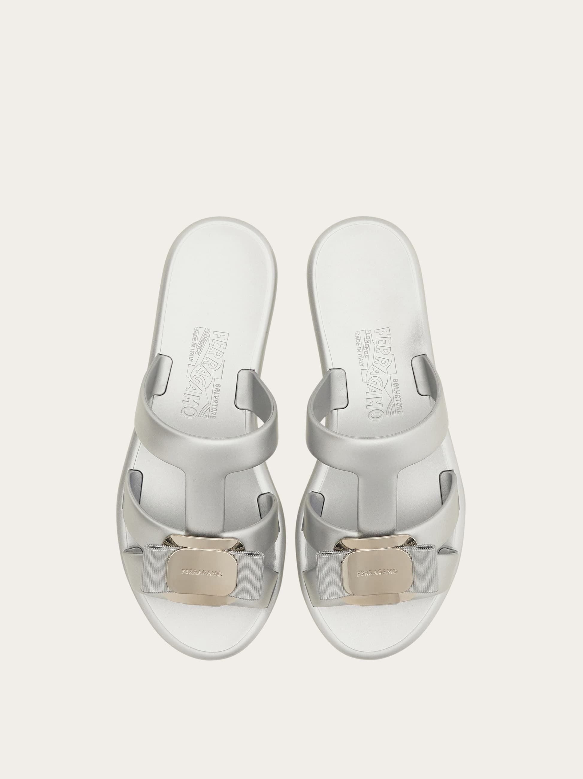  Ferragamo Damen New Vara Plate Pantolette Silber Größe 36.5 