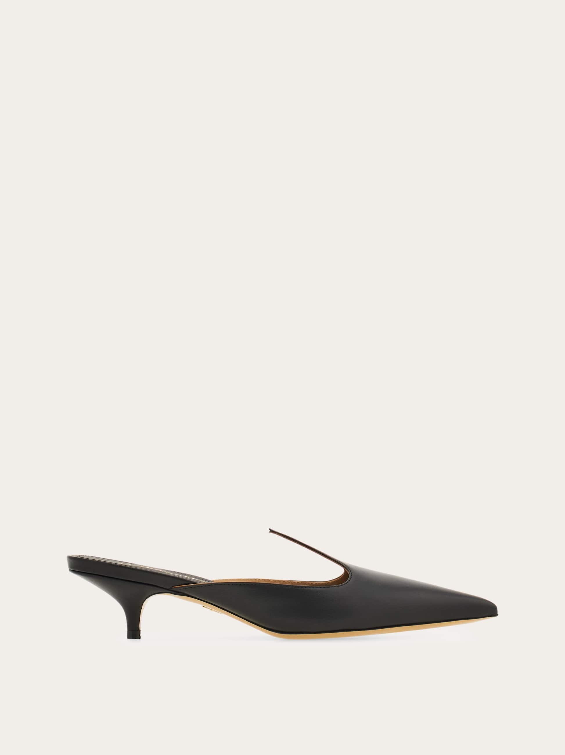 Ferragamo Dorye Leather Mule Pumps In Black