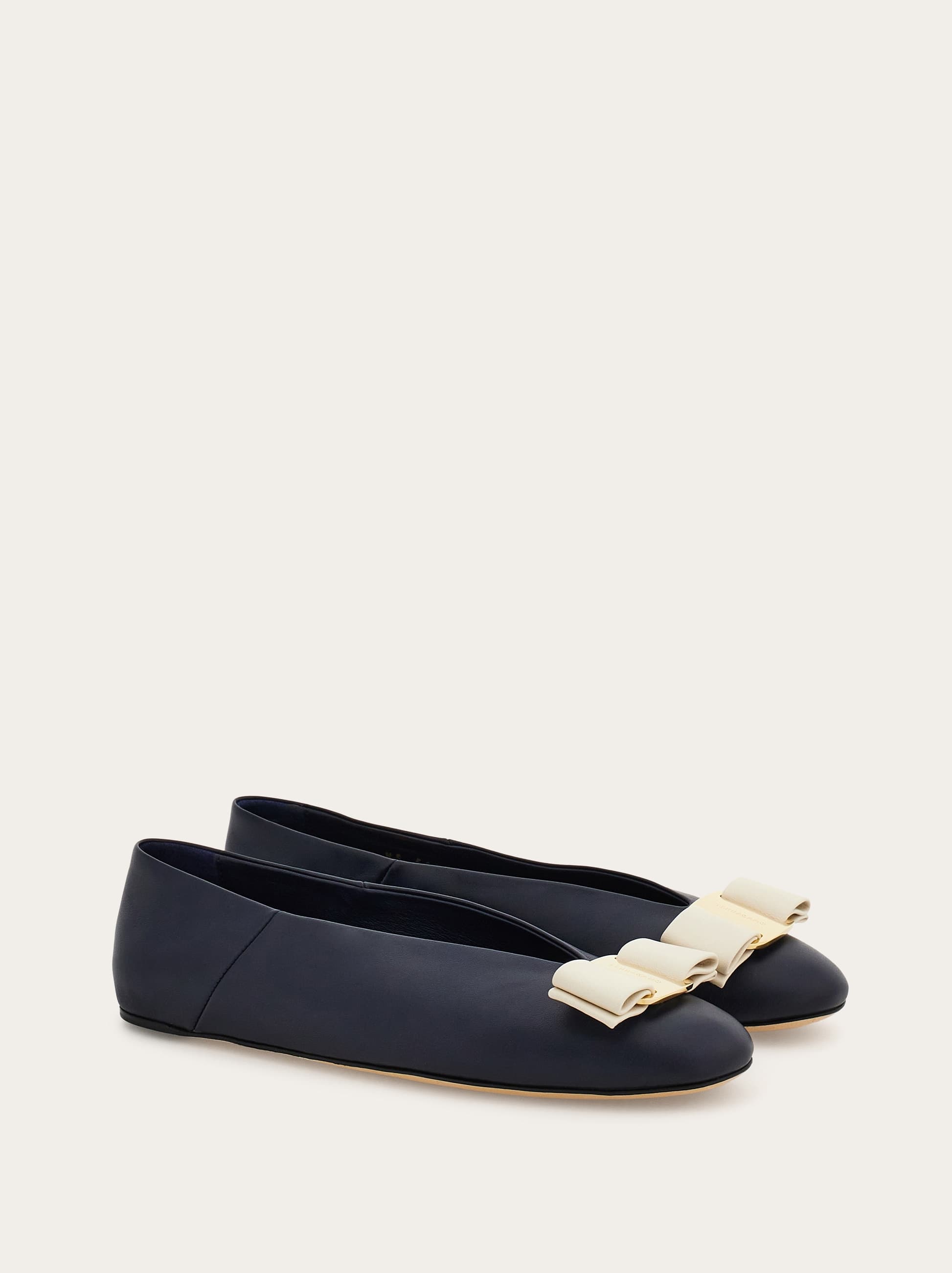 Ferragamo Vara Bow Ballerina Shoes In Blue