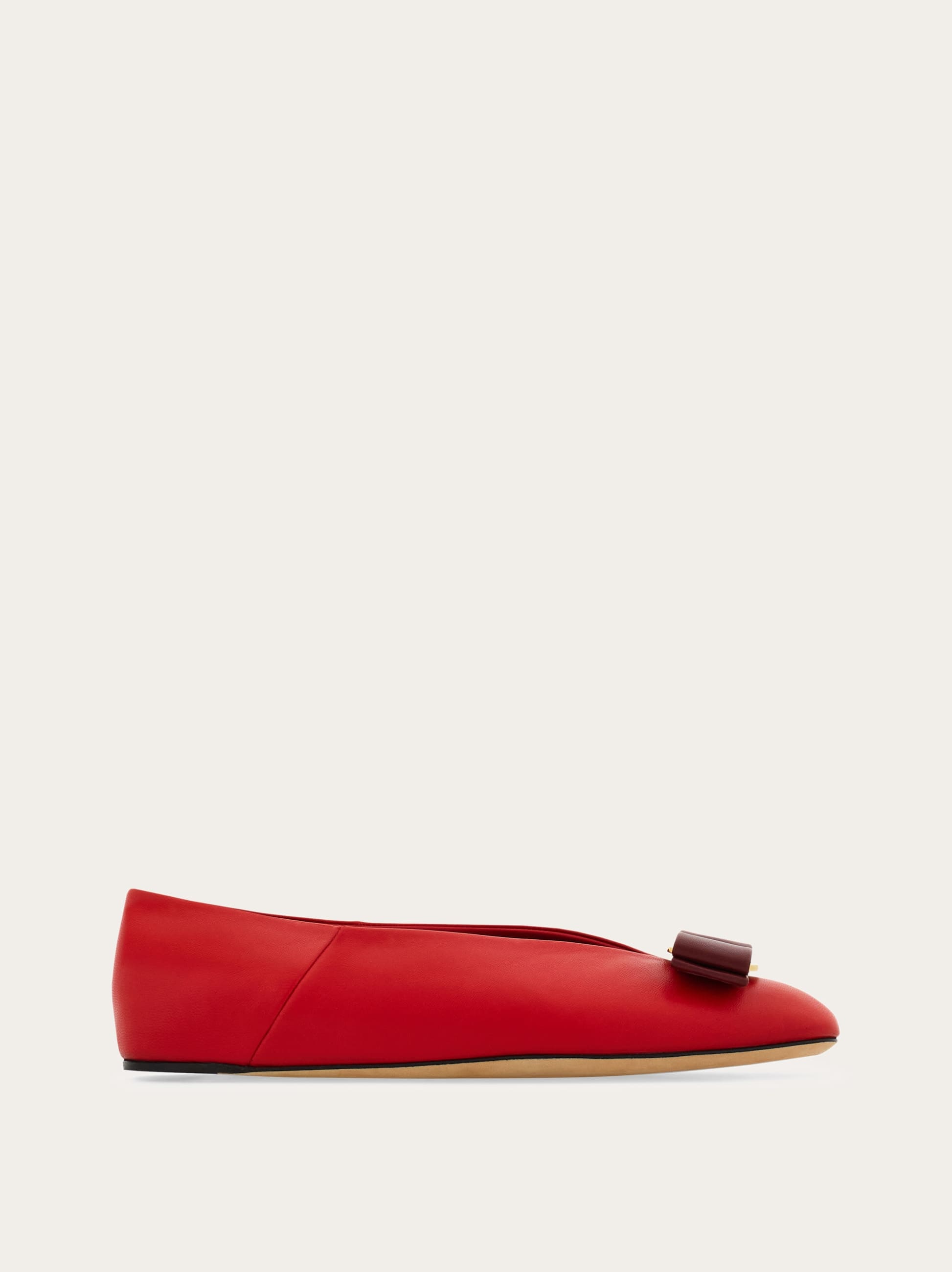 Ferragamo Vanna Bow Detail Flat Sole Ballerina In Red