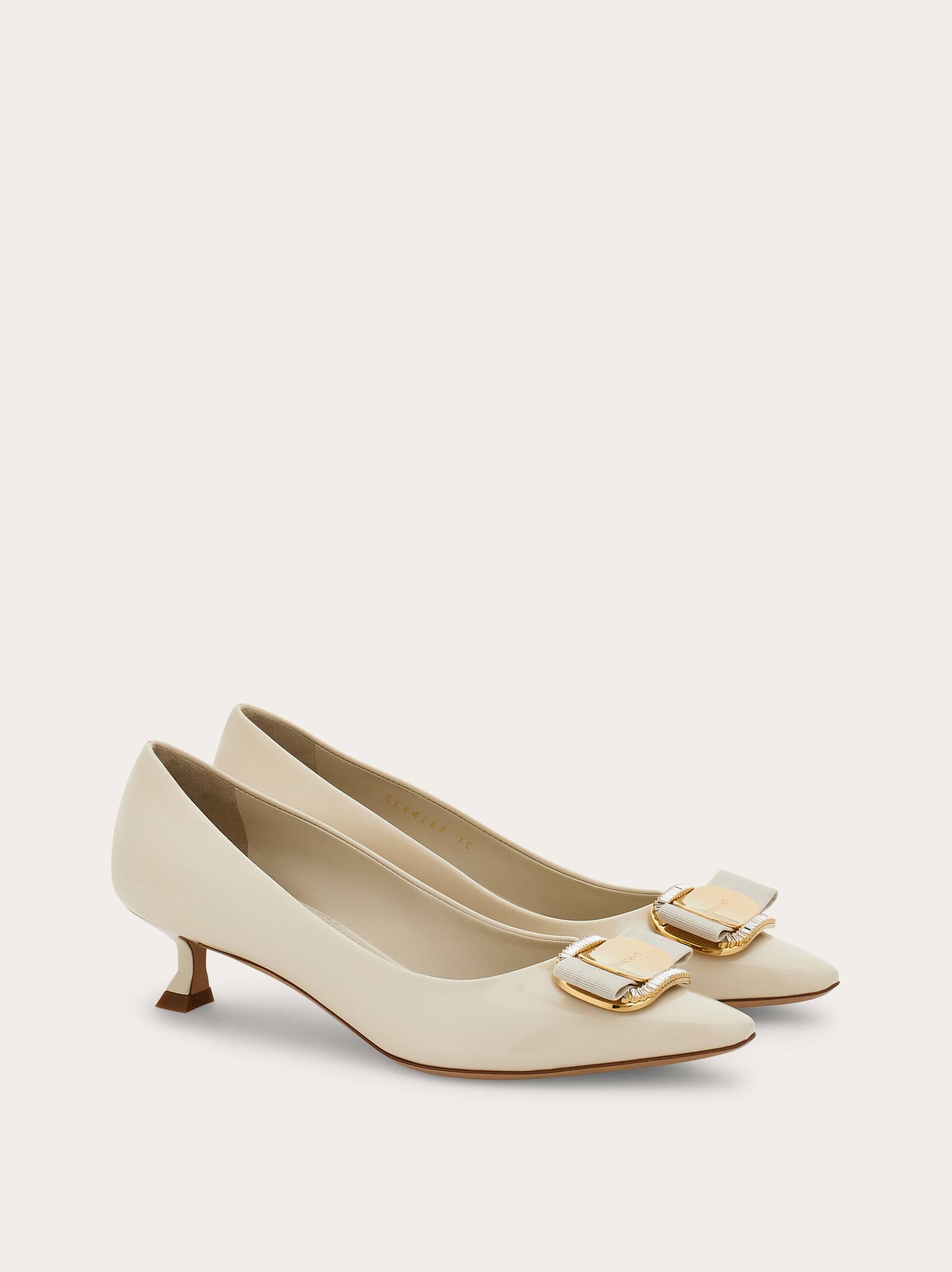  Ferragamo Damen Pumps Mit Vara-plakette Weiß Größe 37.5 