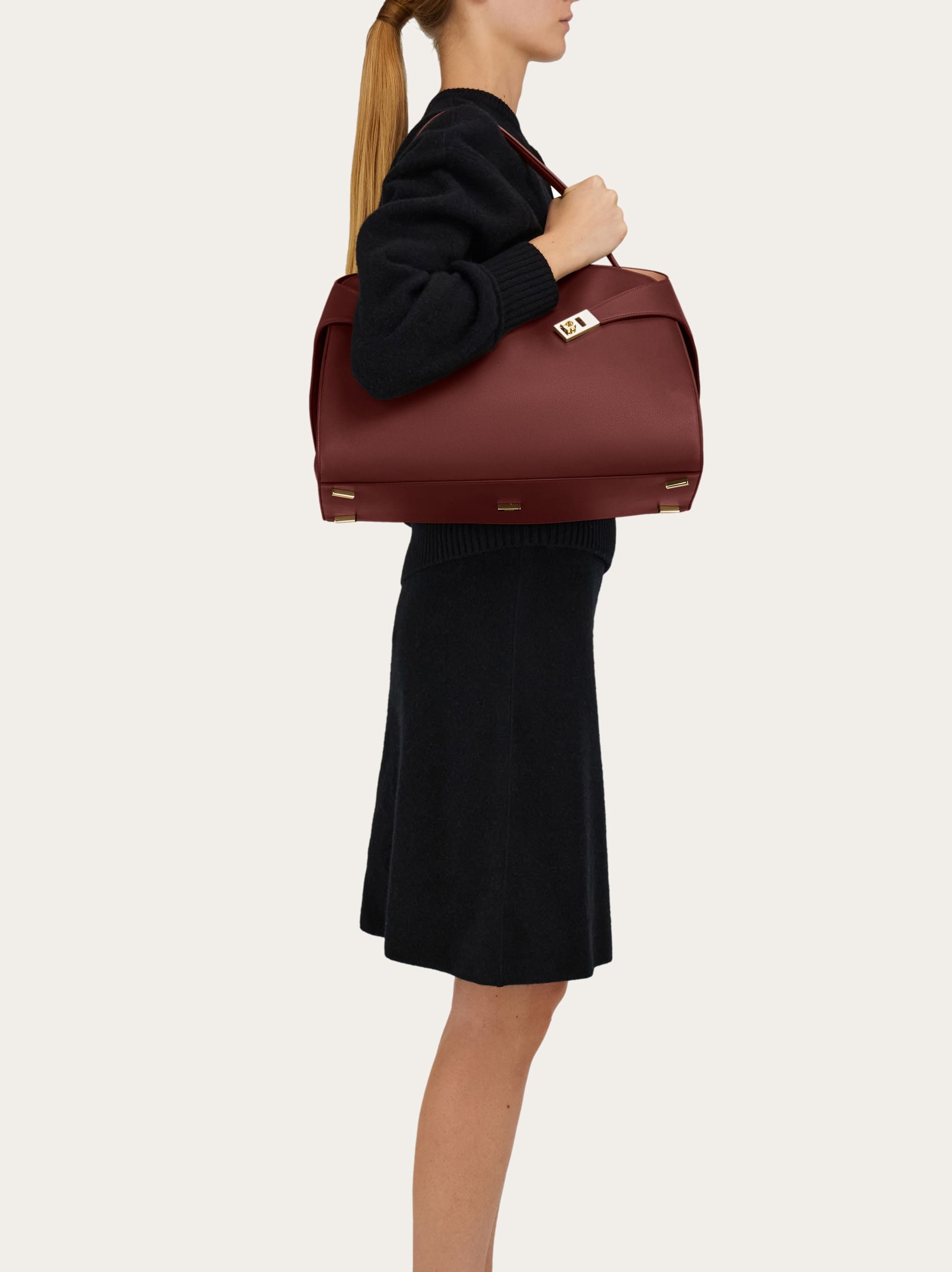 Ferragamo Medium Hug Soft Leather Shoulder Bag In Red
