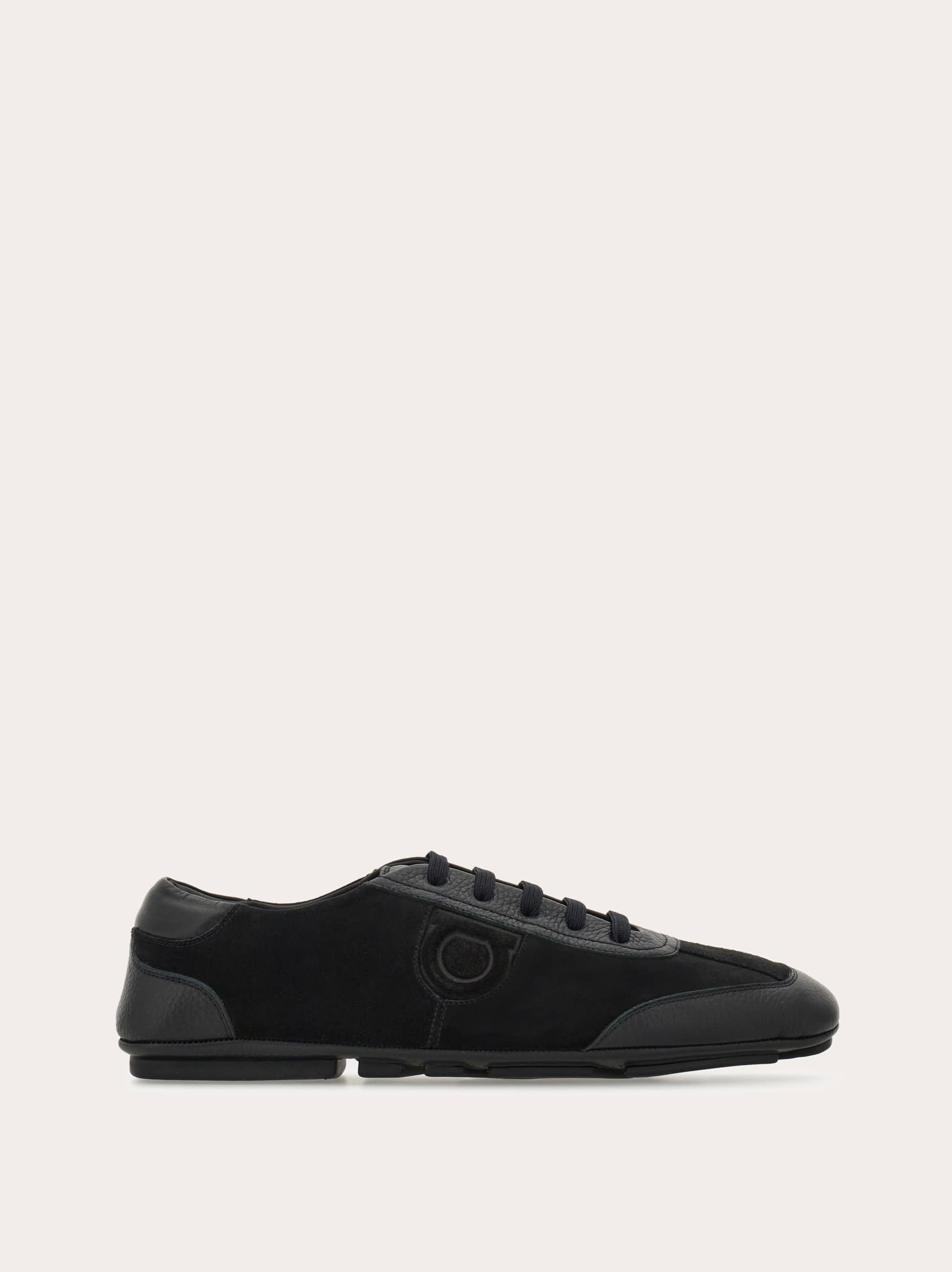 Ferragamo Lace-up Driver In Black