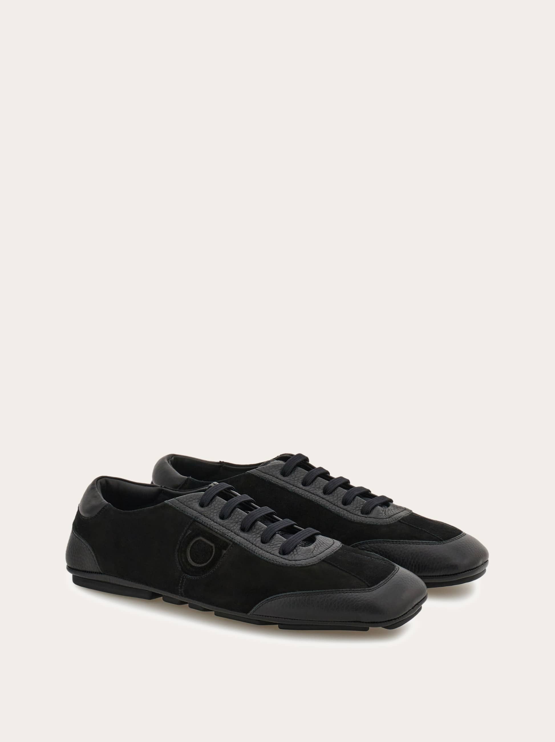 Ferragamo Lace-up Driver In Black