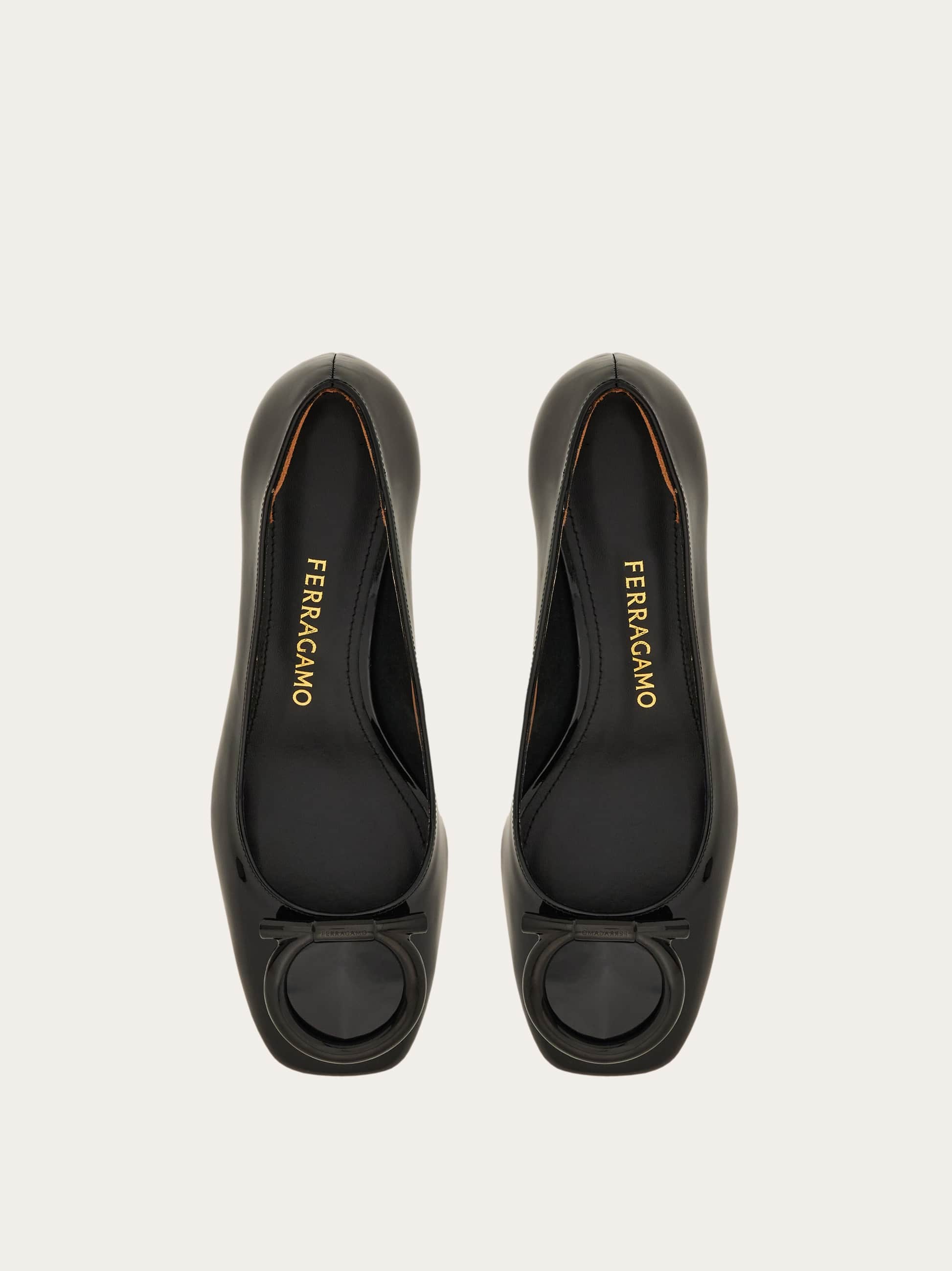  Ferragamo Damen Maxi Gancini Pumps Schwarz Größe 35.5 