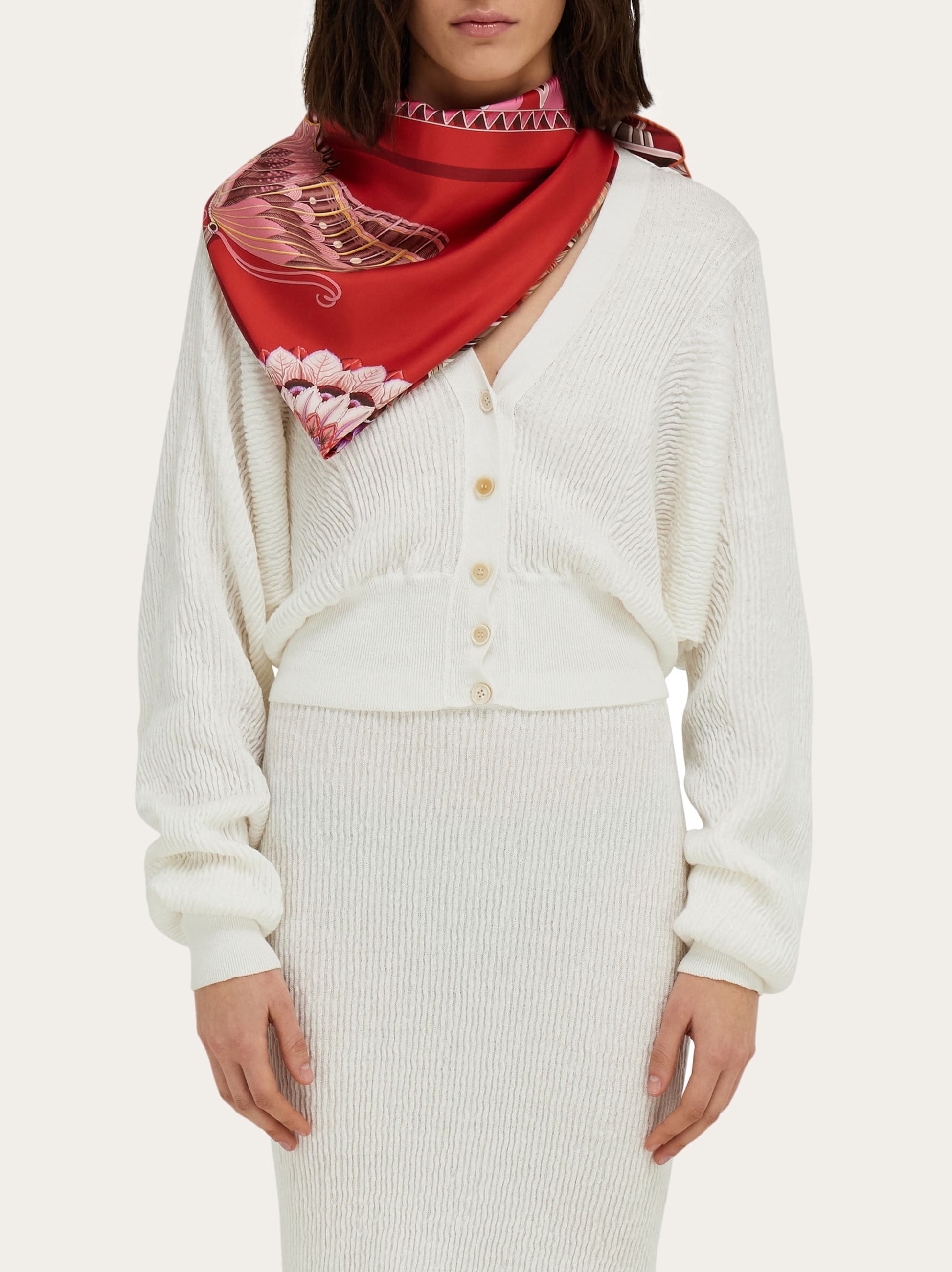  Ferragamo Damen Seidenhalstuch Mit Blumen Und Schmetterlinge-print Rot 