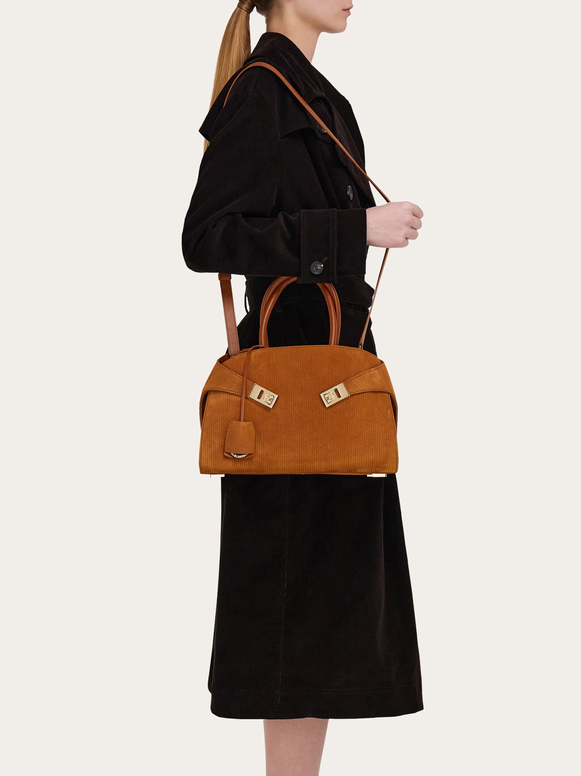  Ferragamo Damen Hug Handtasche (m) Braun 
