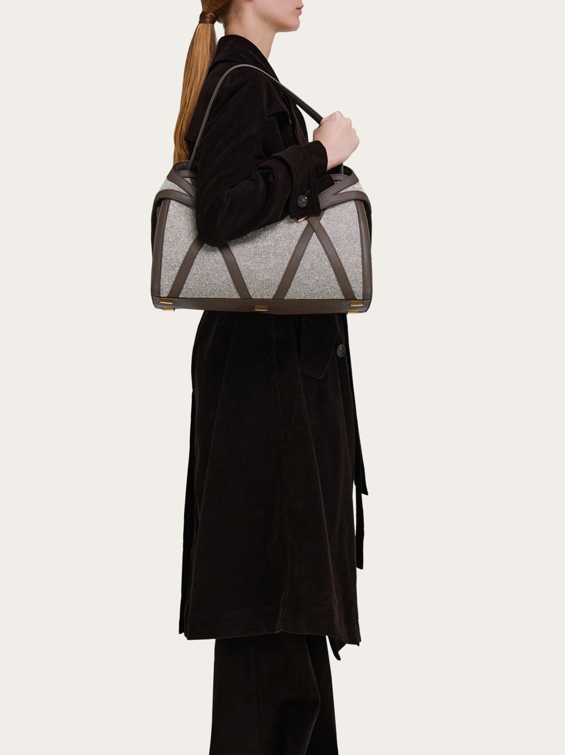 FERRAGAMO SAC D'ÉPAULE HUG SOFT AVEC FINITIONS EN CUIR (L) BLANC