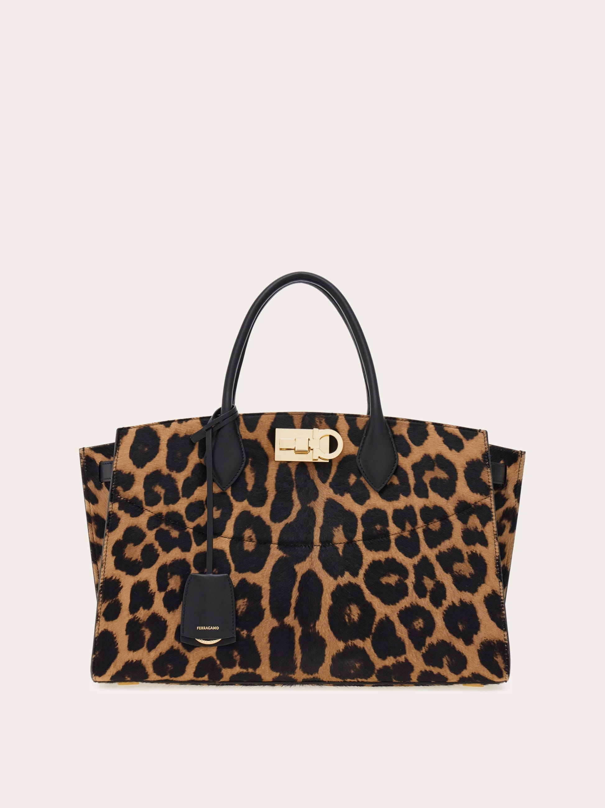 Ferragamo New  Studio Soft Bag (l) In Sand