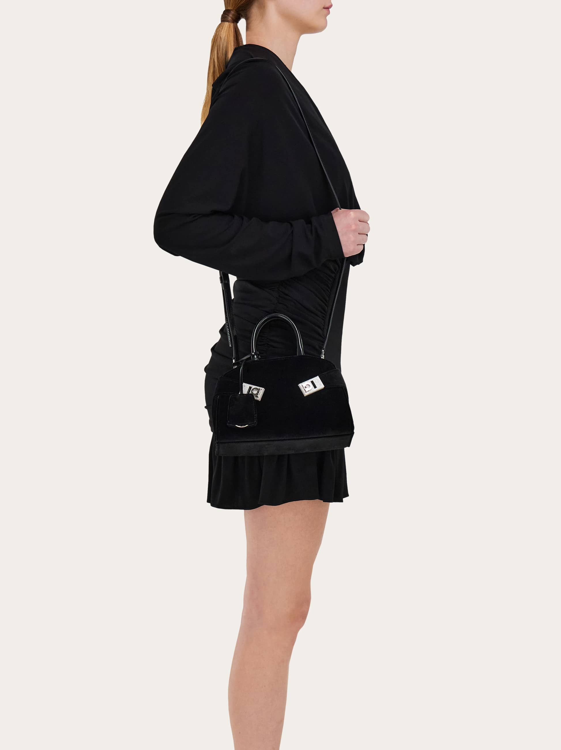  Ferragamo Damen Handtasche Hug (xs) Schwarz 