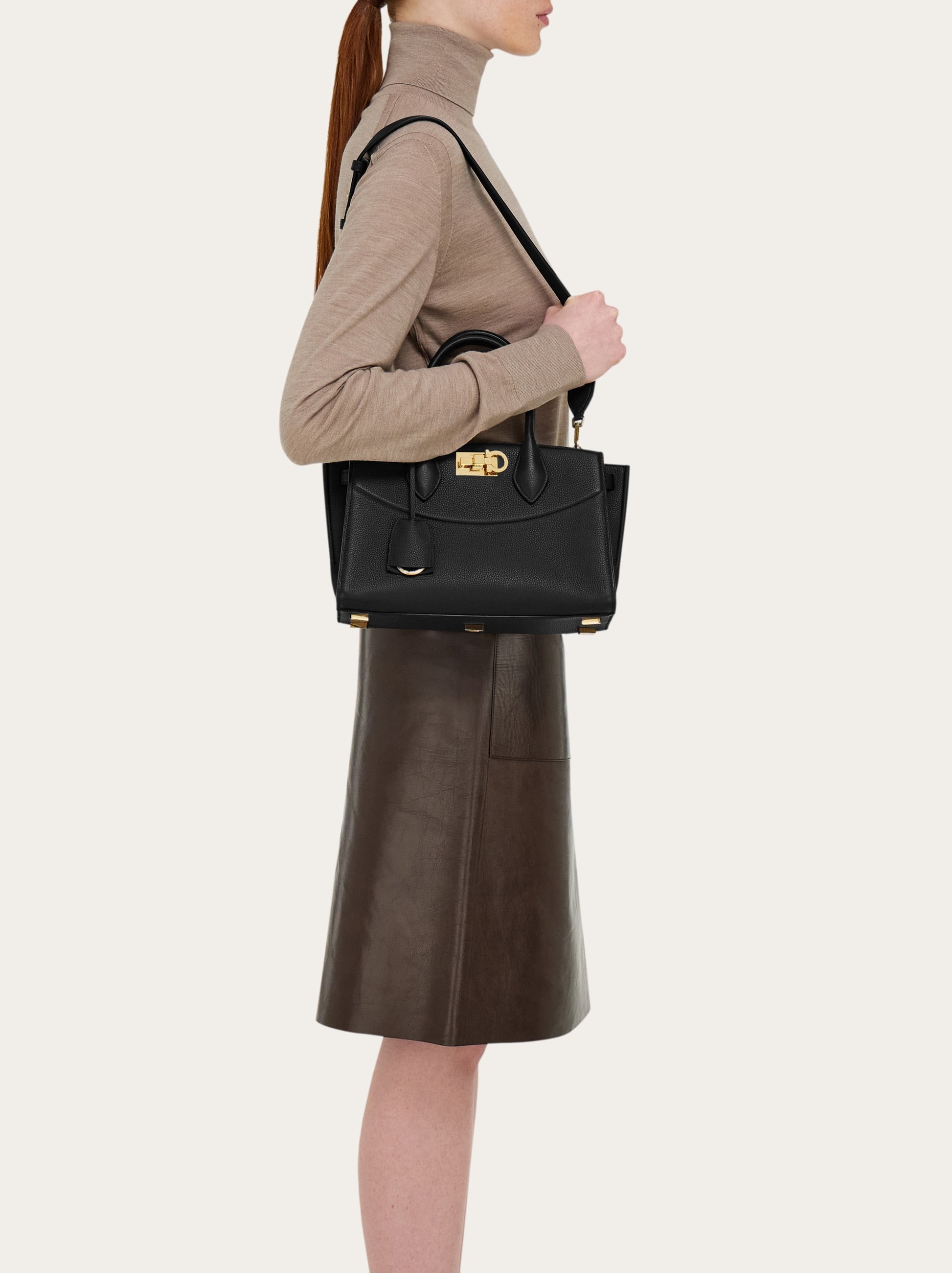  Ferragamo Damen New Ferragamo Studio Soft Bag (m) Schwarz 