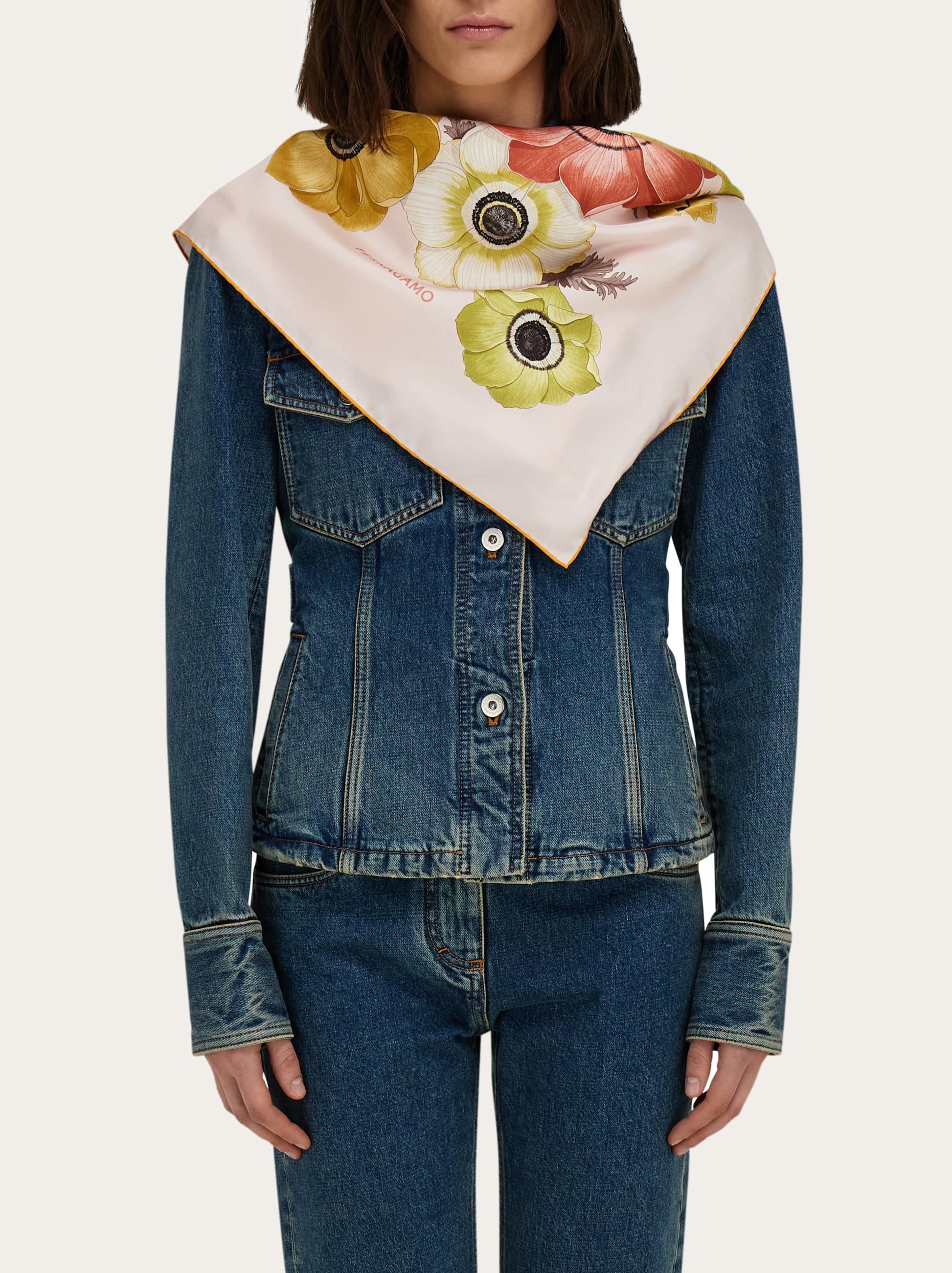  Ferragamo Damen Seidenhalstuch Mit Anemonen-print Mehrfarbig 