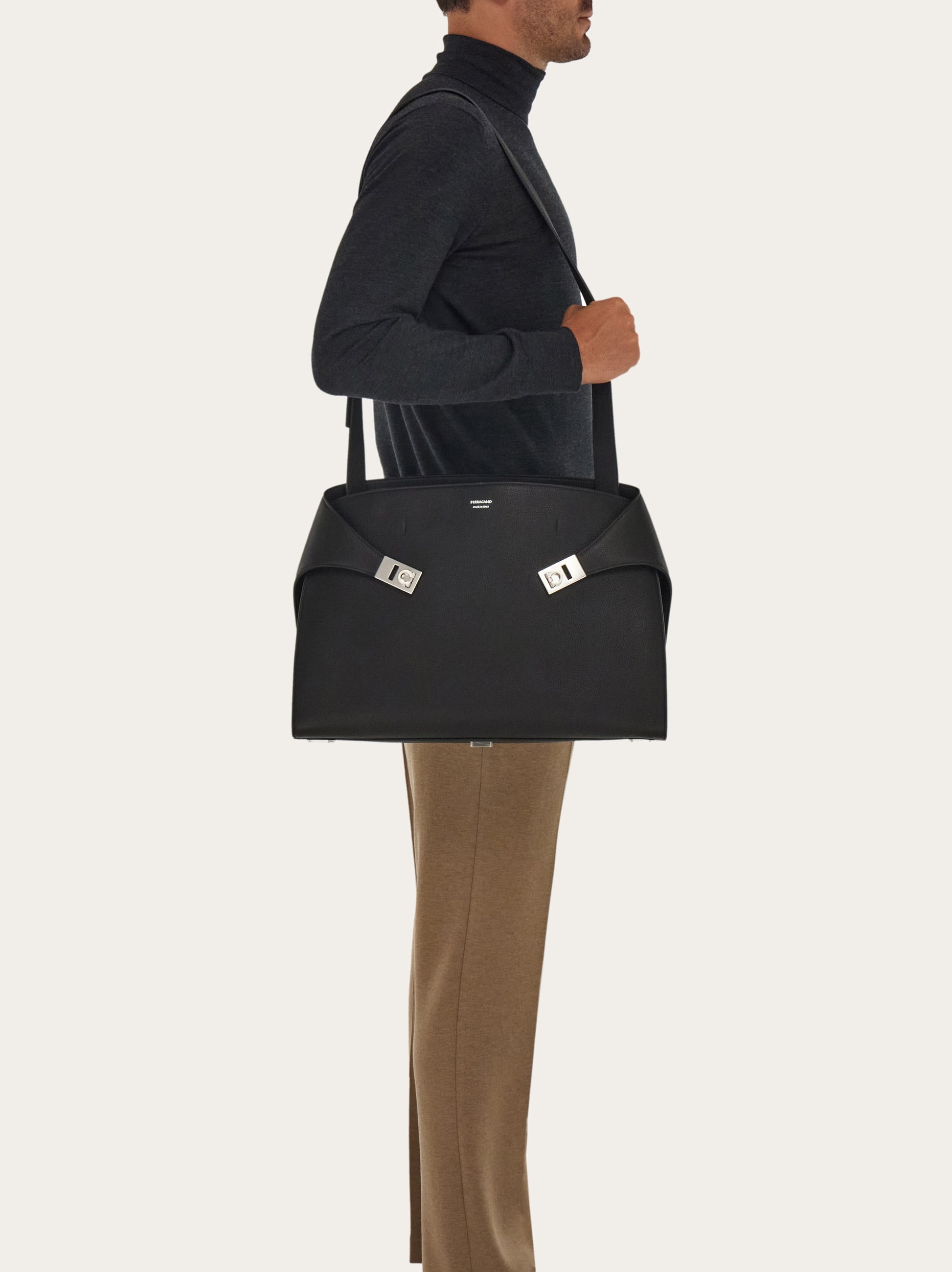  Ferragamo Herren Schultertasche Hug Schwarz 
