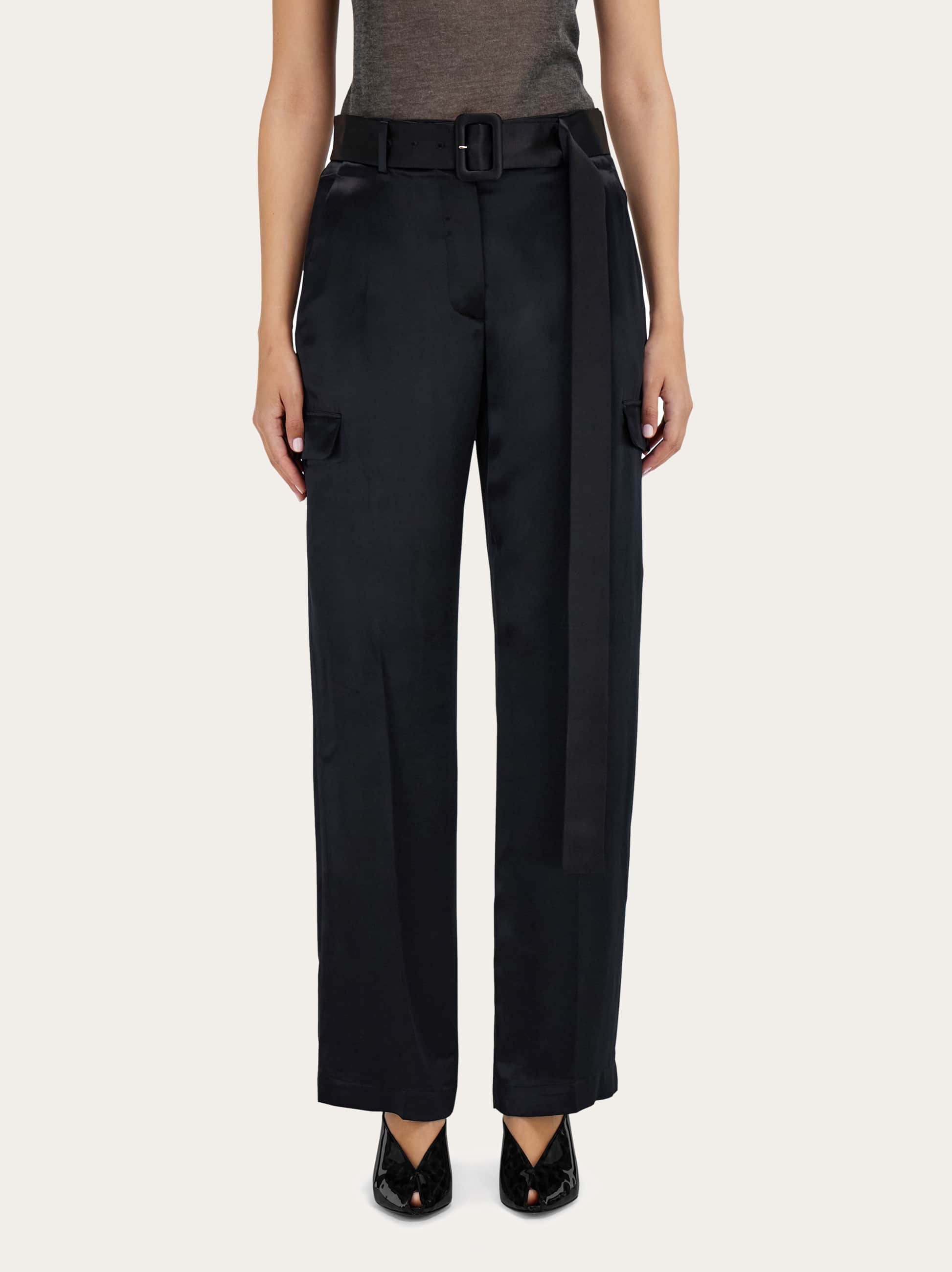  Ferragamo Damen Cargohose Aus Satin Schwarz 