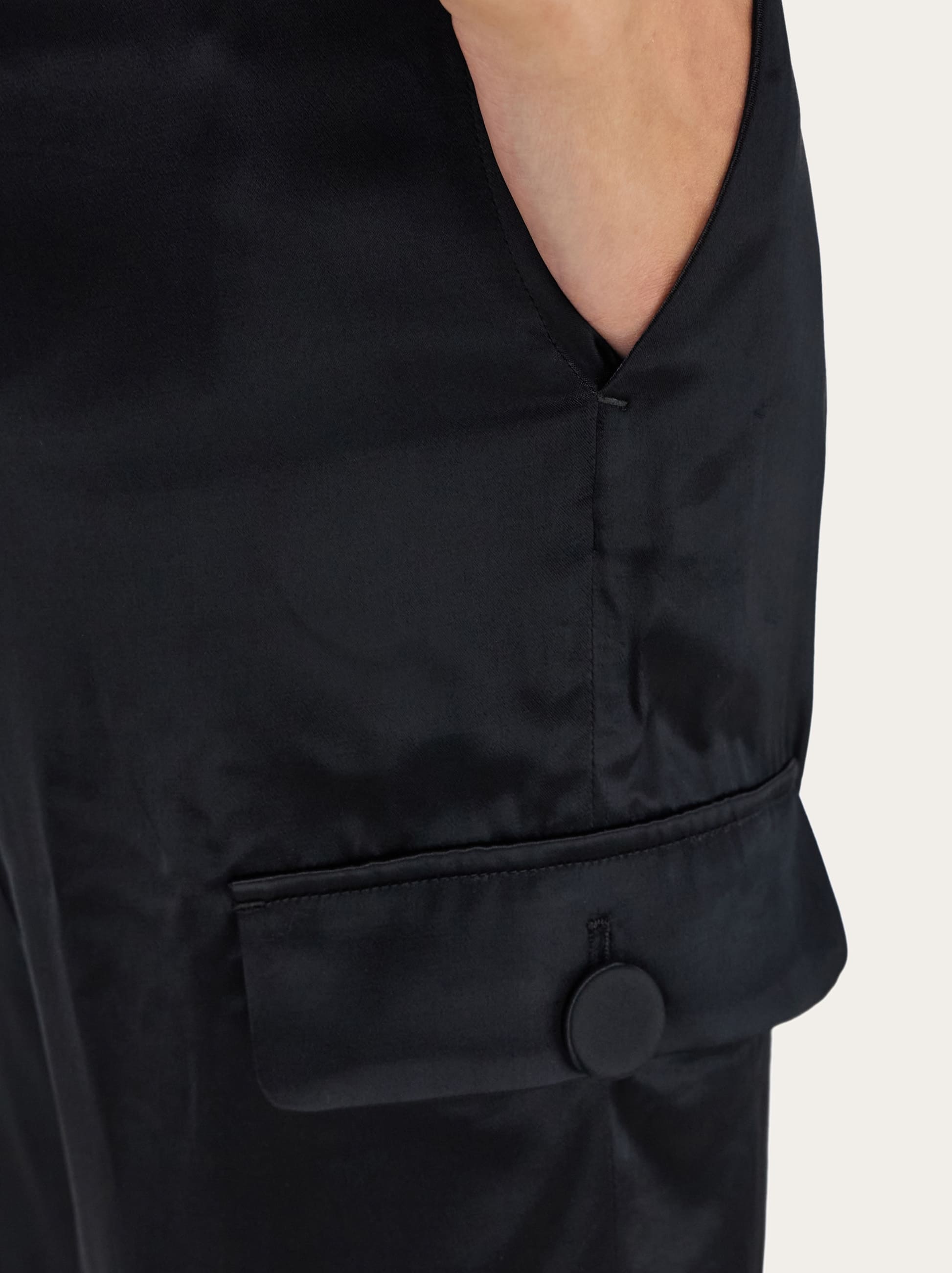  Ferragamo Damen Cargohose Aus Satin Schwarz 
