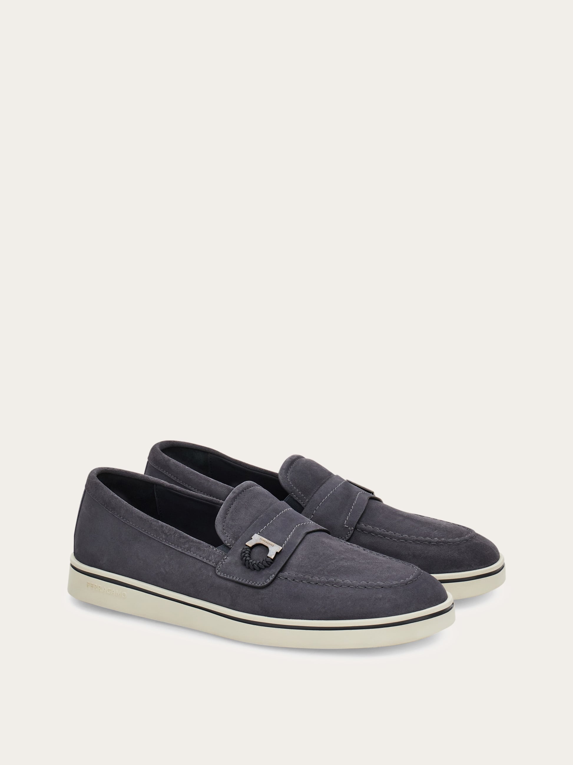  Ferragamo Herren Bootsschuh Mit Gancini-ornament Grau Größe 39 