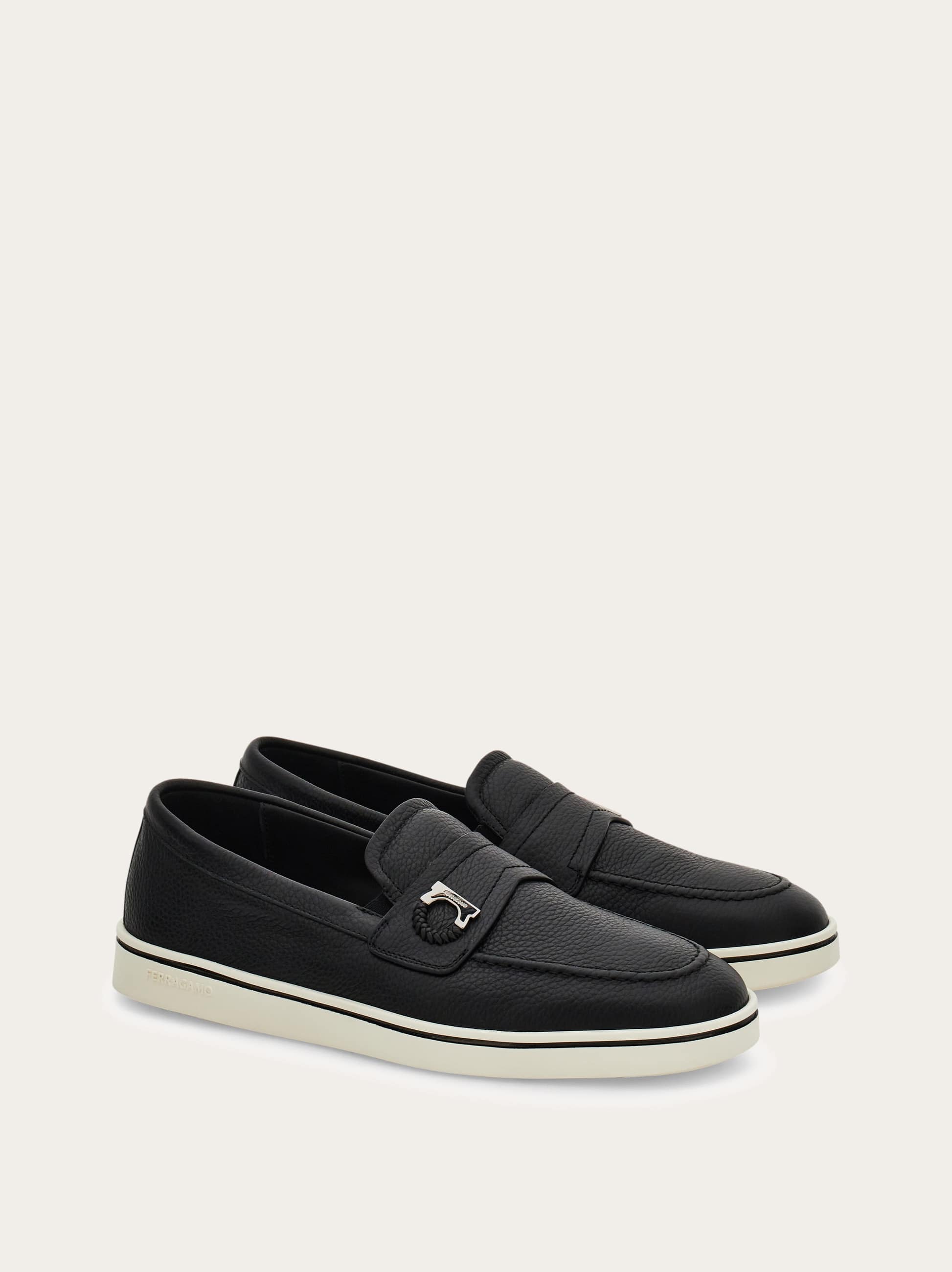  Ferragamo Herren Bootsschuh Mit Gancini-ornament Schwarz Größe 39 