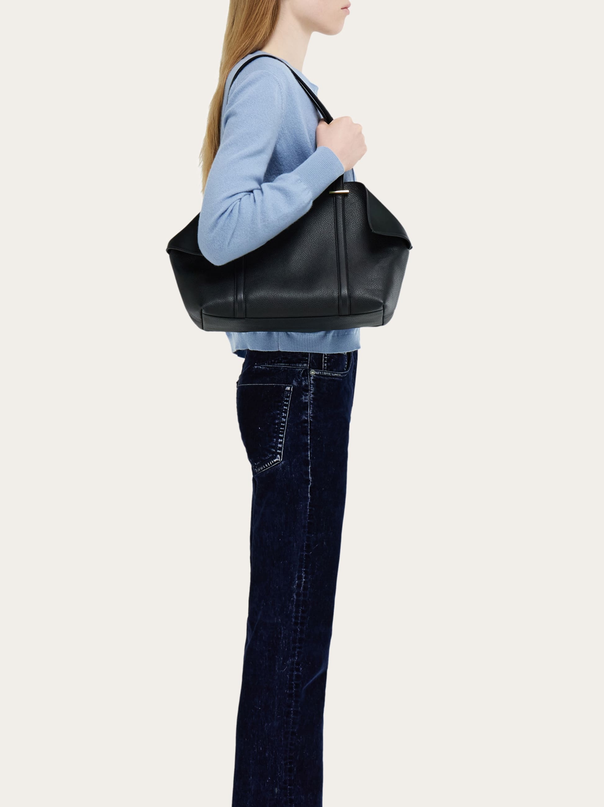 Ferragamo Tote Bag (m) In Black