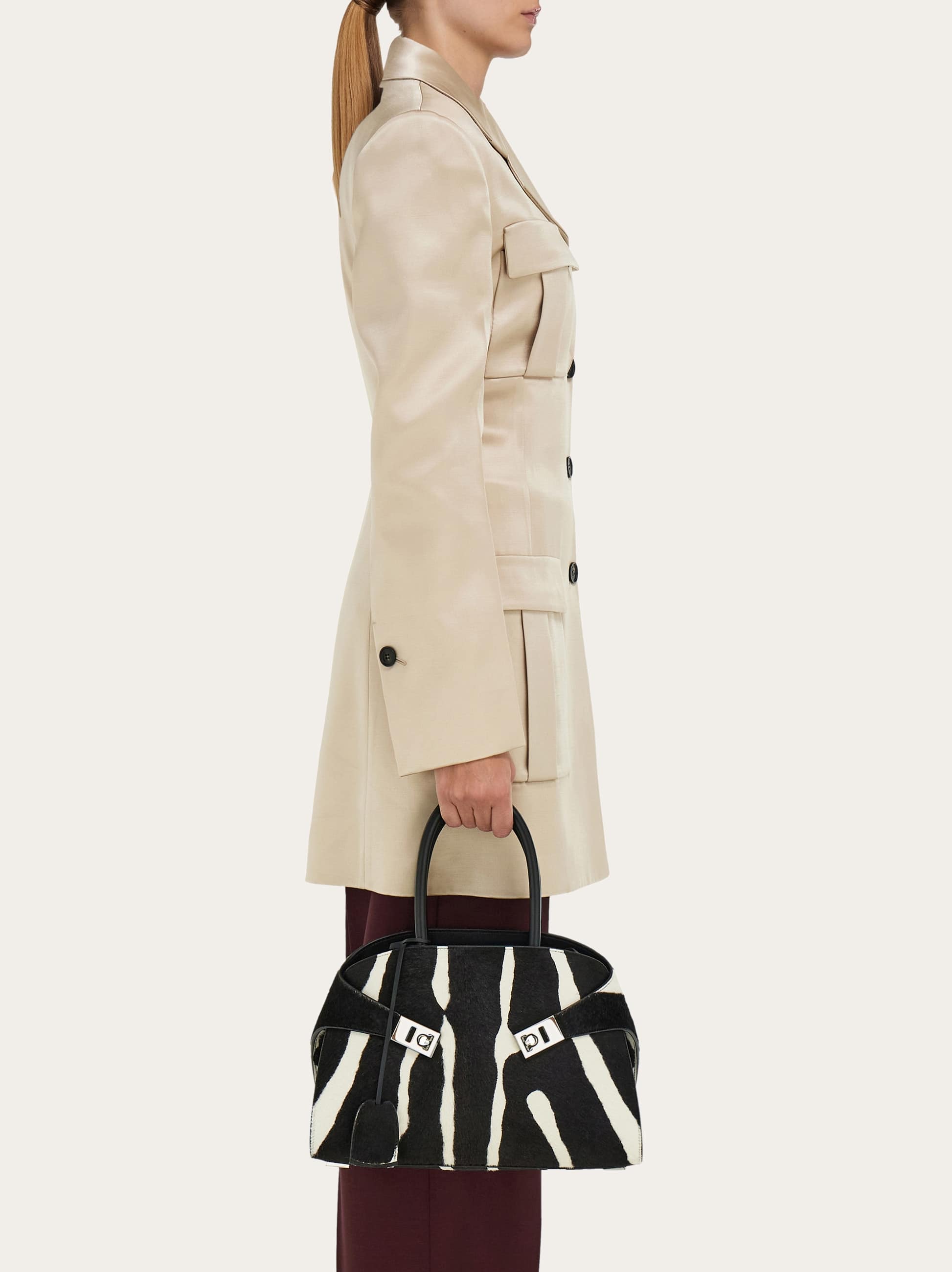 Ferragamo Hug Handbag Bicolor (m) In White