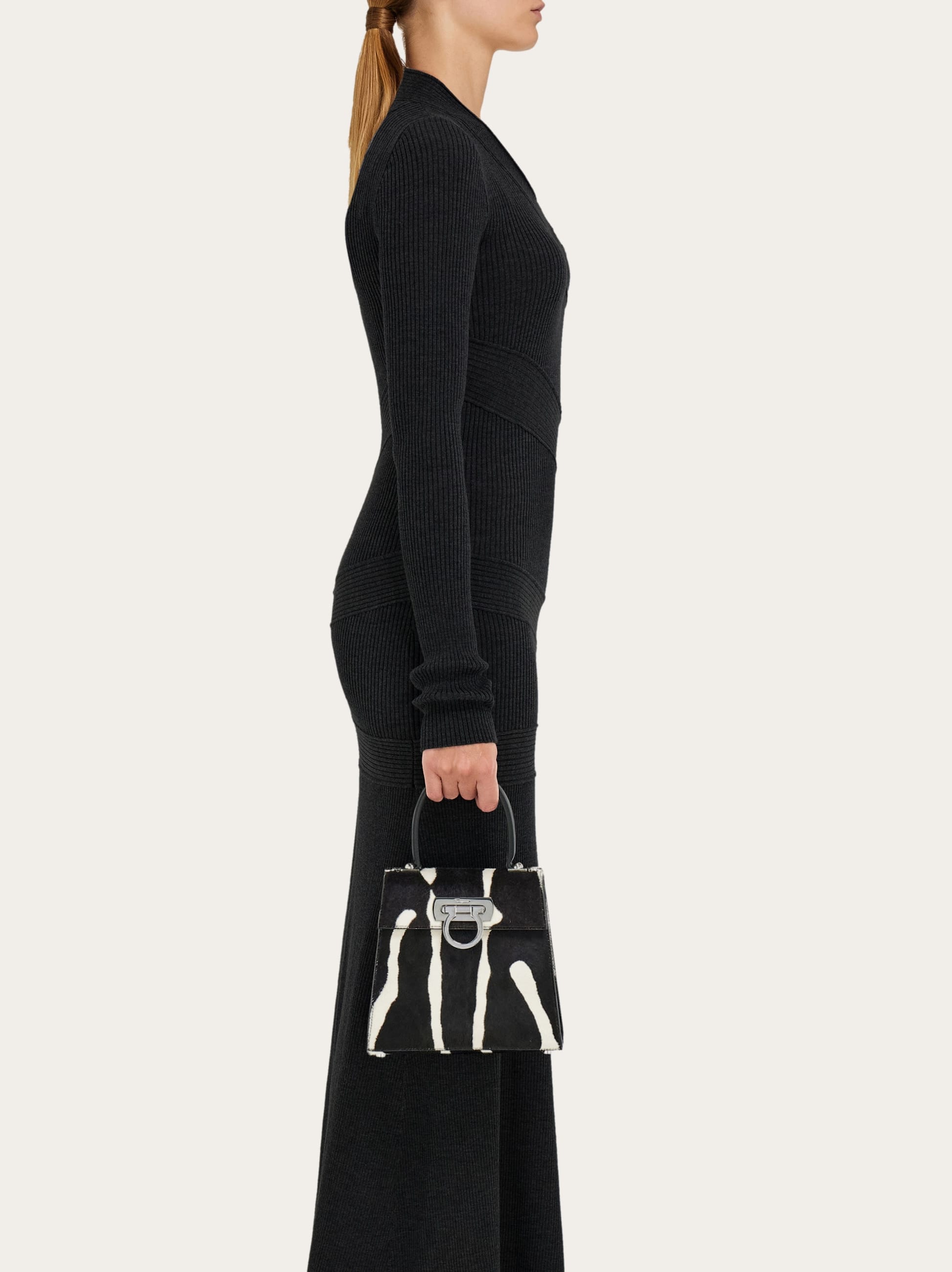  Ferragamo Damen Iconic Top Handle (s) Schwarz 