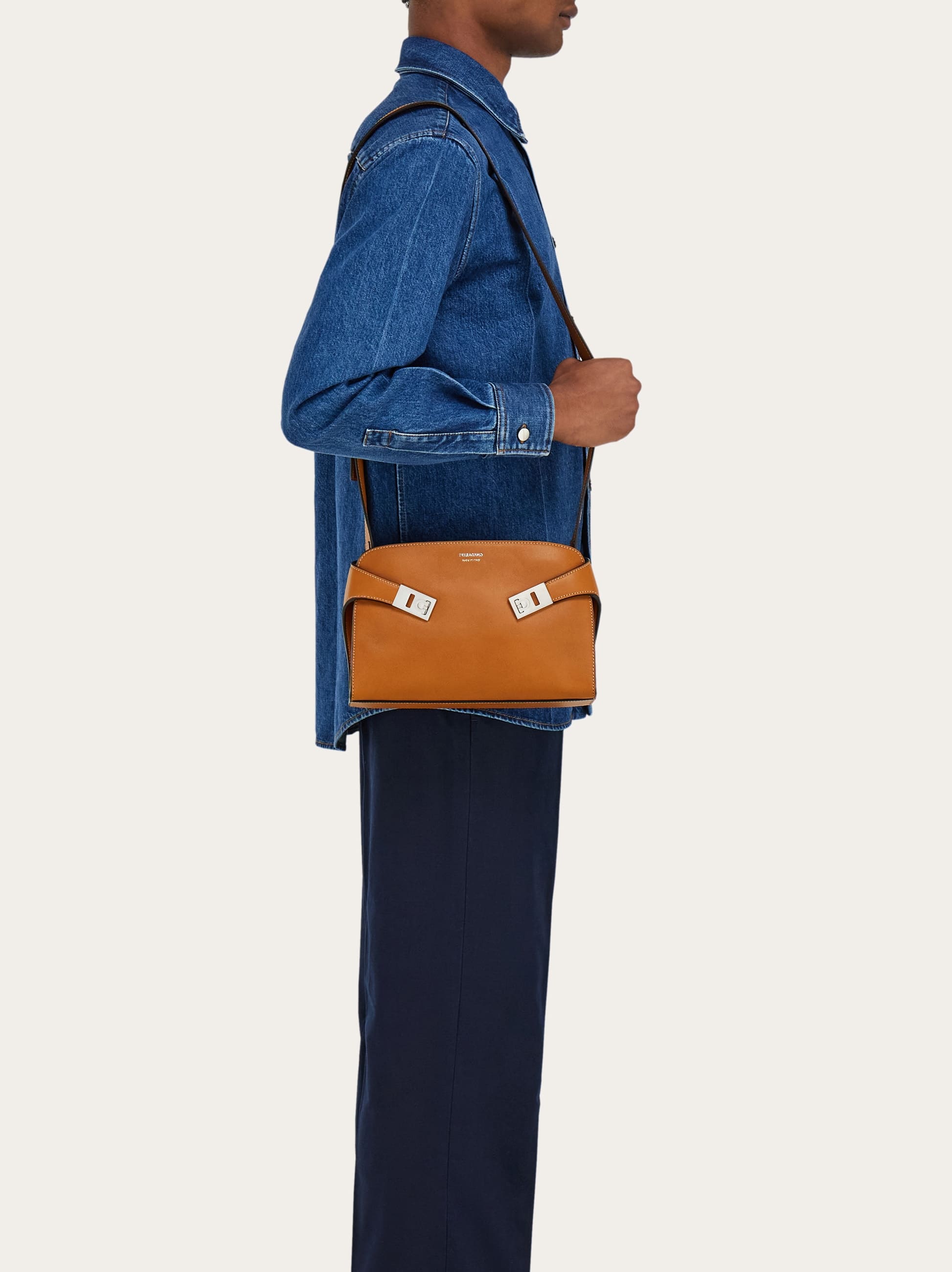  Ferragamo Men Hug Messenger (s) Brown 