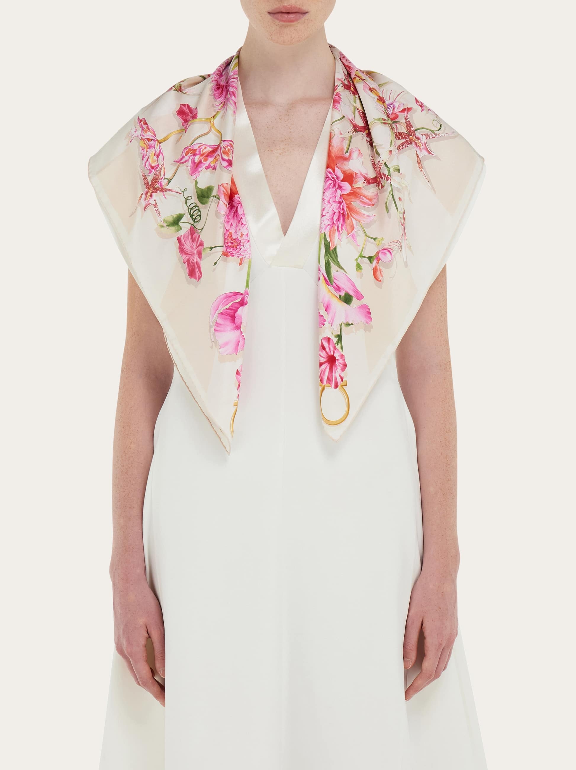  Ferragamo Damen Seidenhalstuch Mit Blüte-print Rosa 