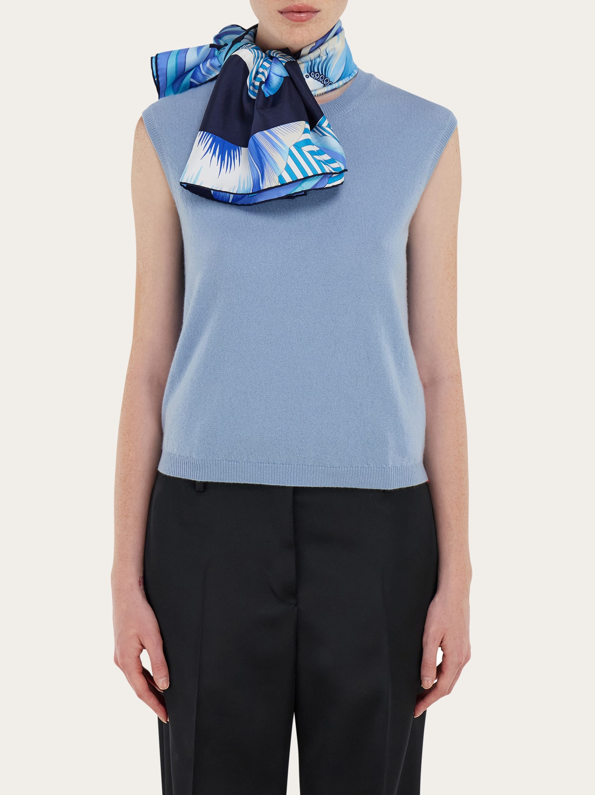  Ferragamo Damen Seidenhalstuch Mit Brezza-print Blau 