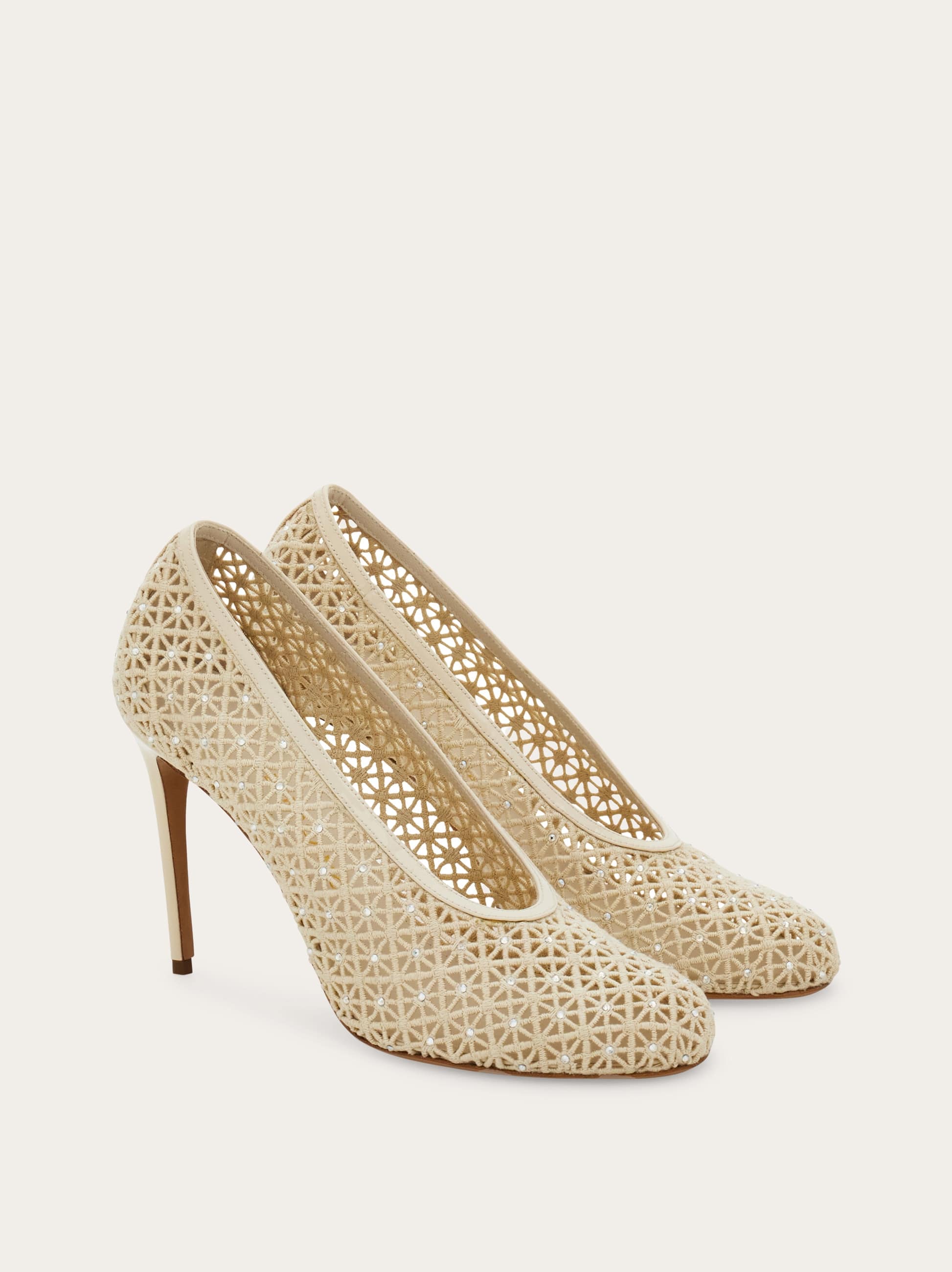 Ferragamo Sand Mesh Sol 95 Pumps In White