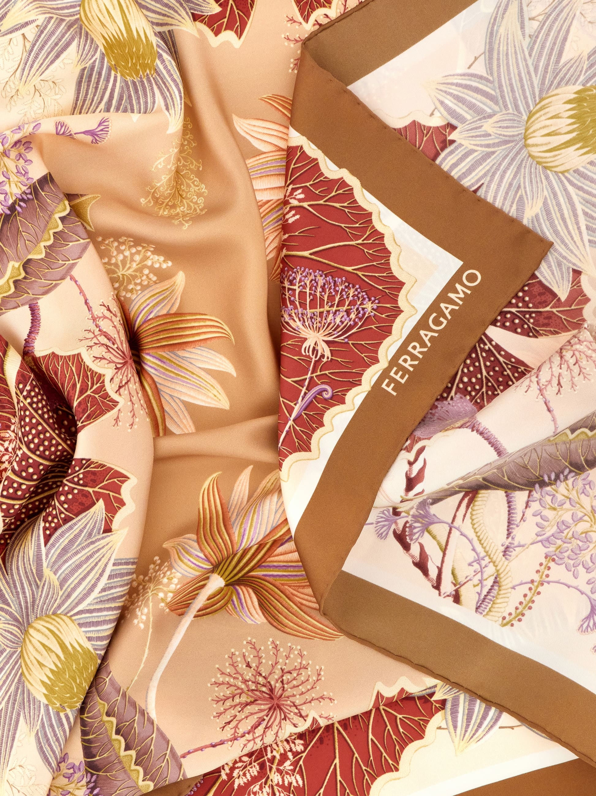  Ferragamo Damen Seidenhalstuch Mit Seerosen-print Beige 