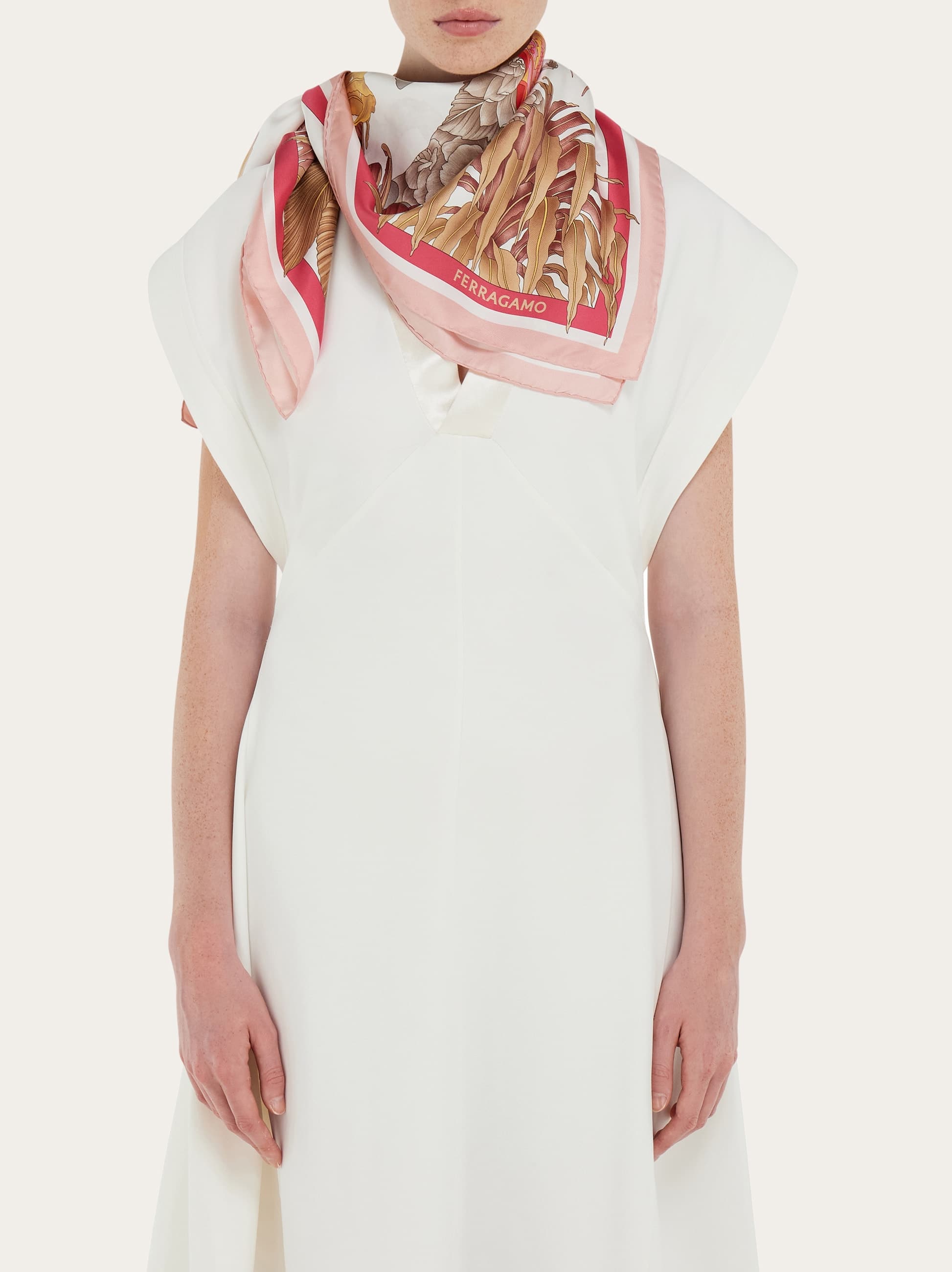  Ferragamo Damen Seidenhalstuch Mit Indien-print Rosa 