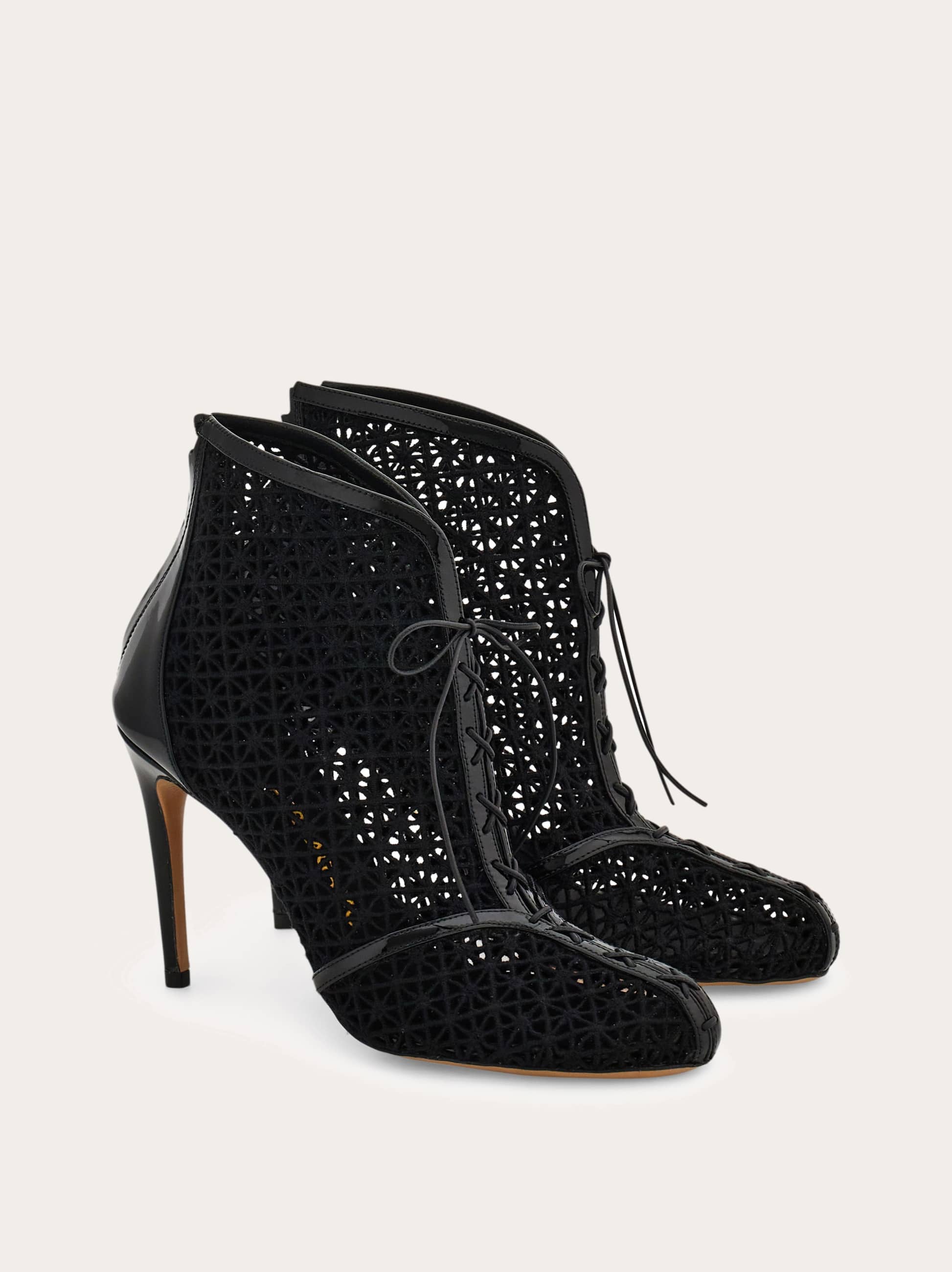 Ferragamo 90mm Macramé Boots In Black